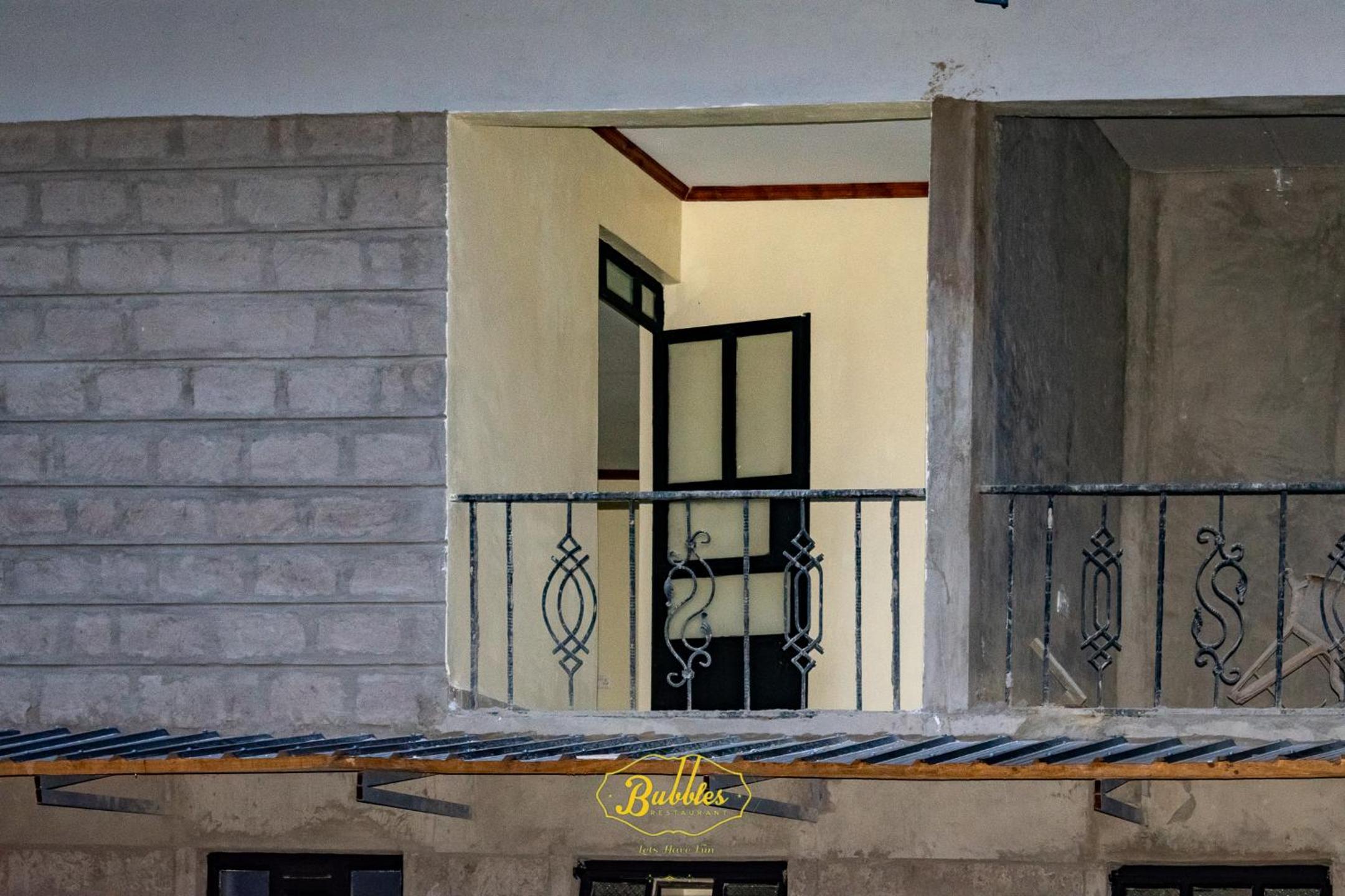 Deluxe Double Room with Balcony - Photo 8