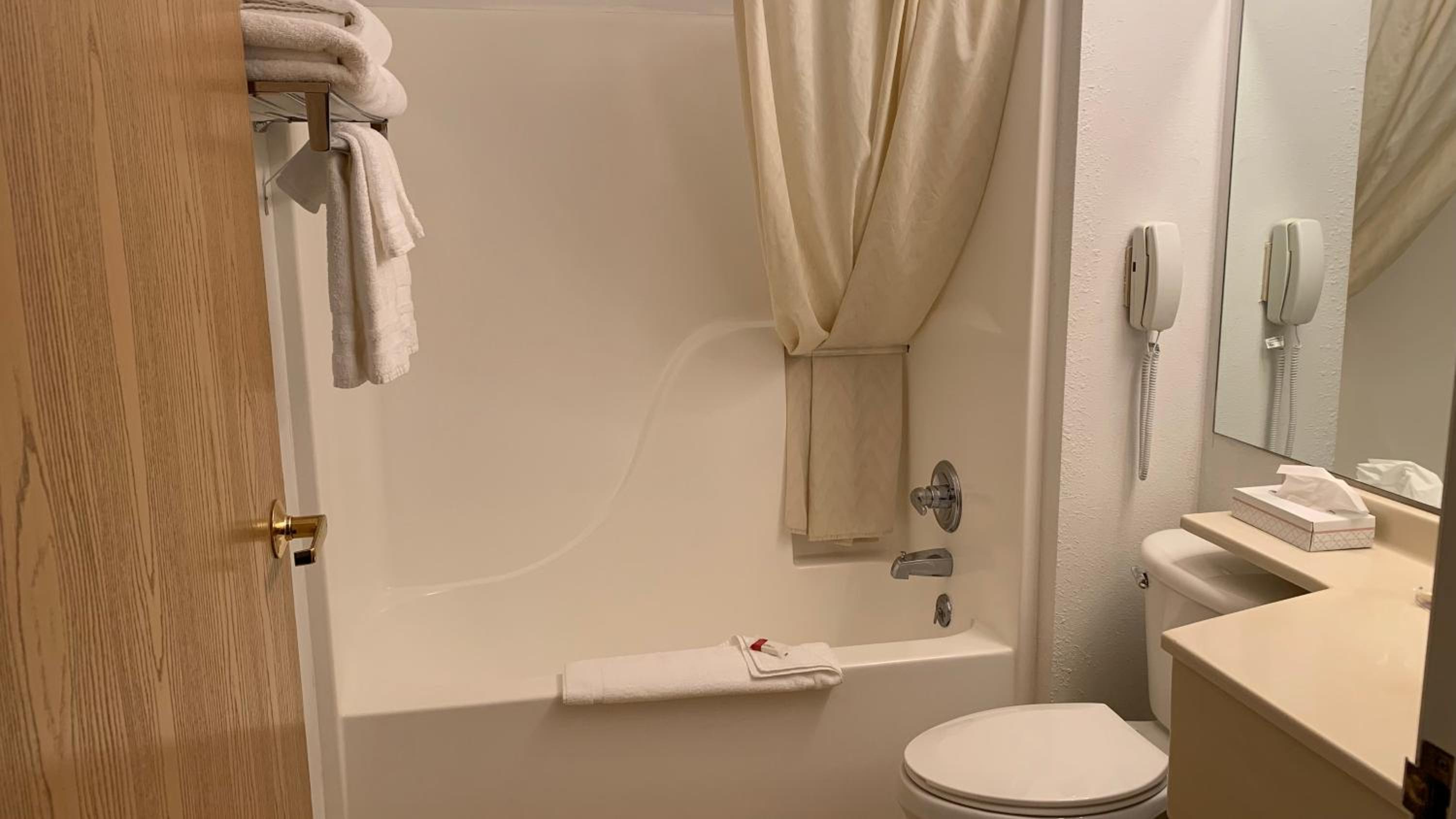 King Room - Non-Smoking - Photo 4