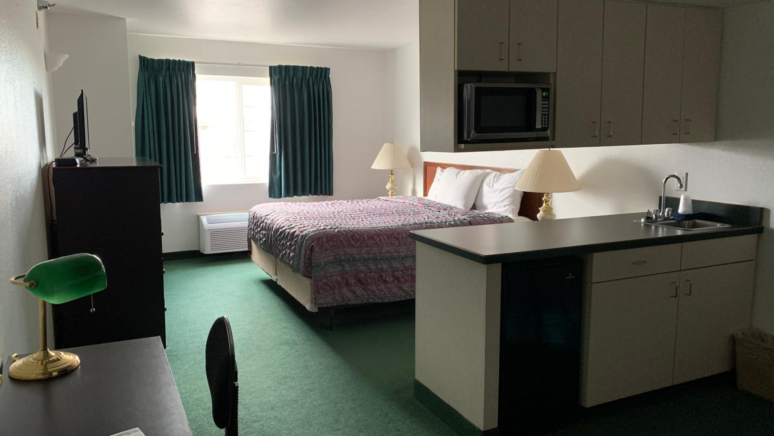 King Room - Non-Smoking - Photo 1