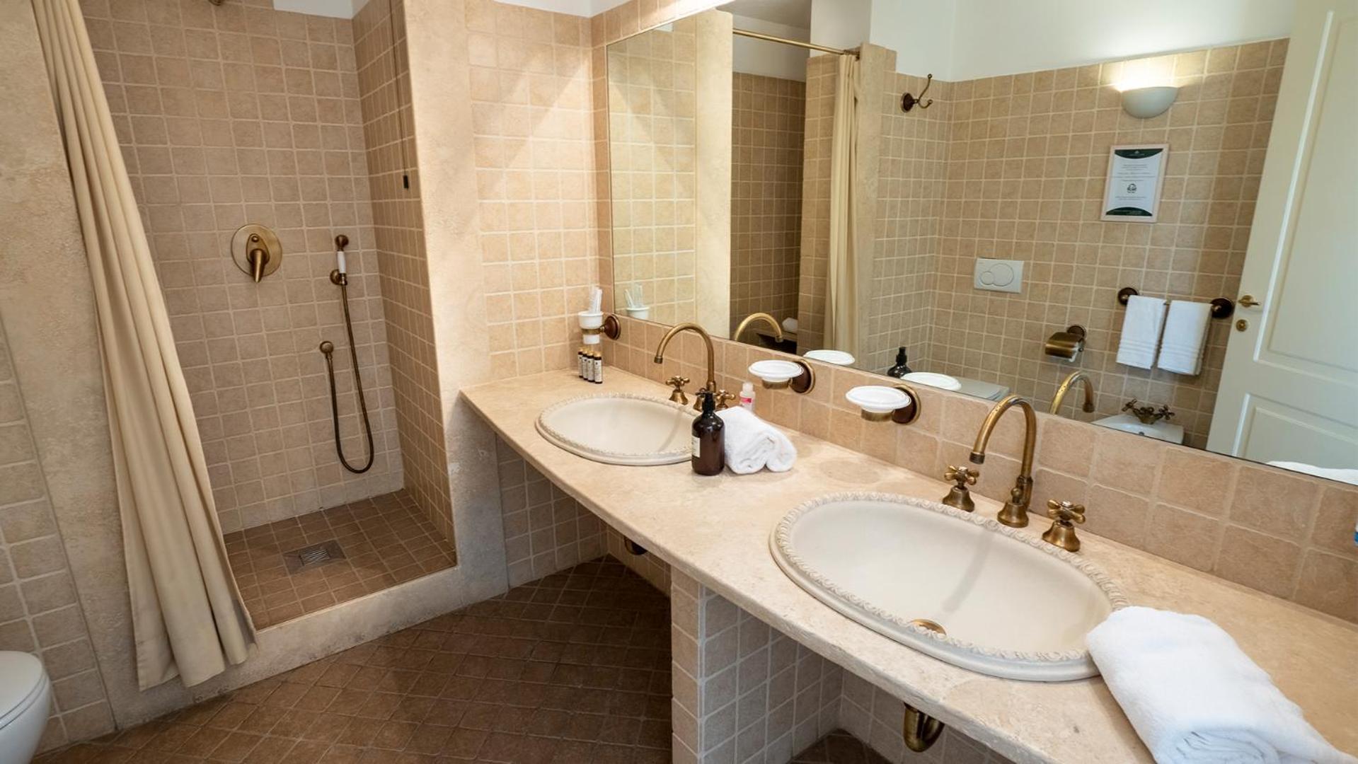 Deluxe Room - Photo 2