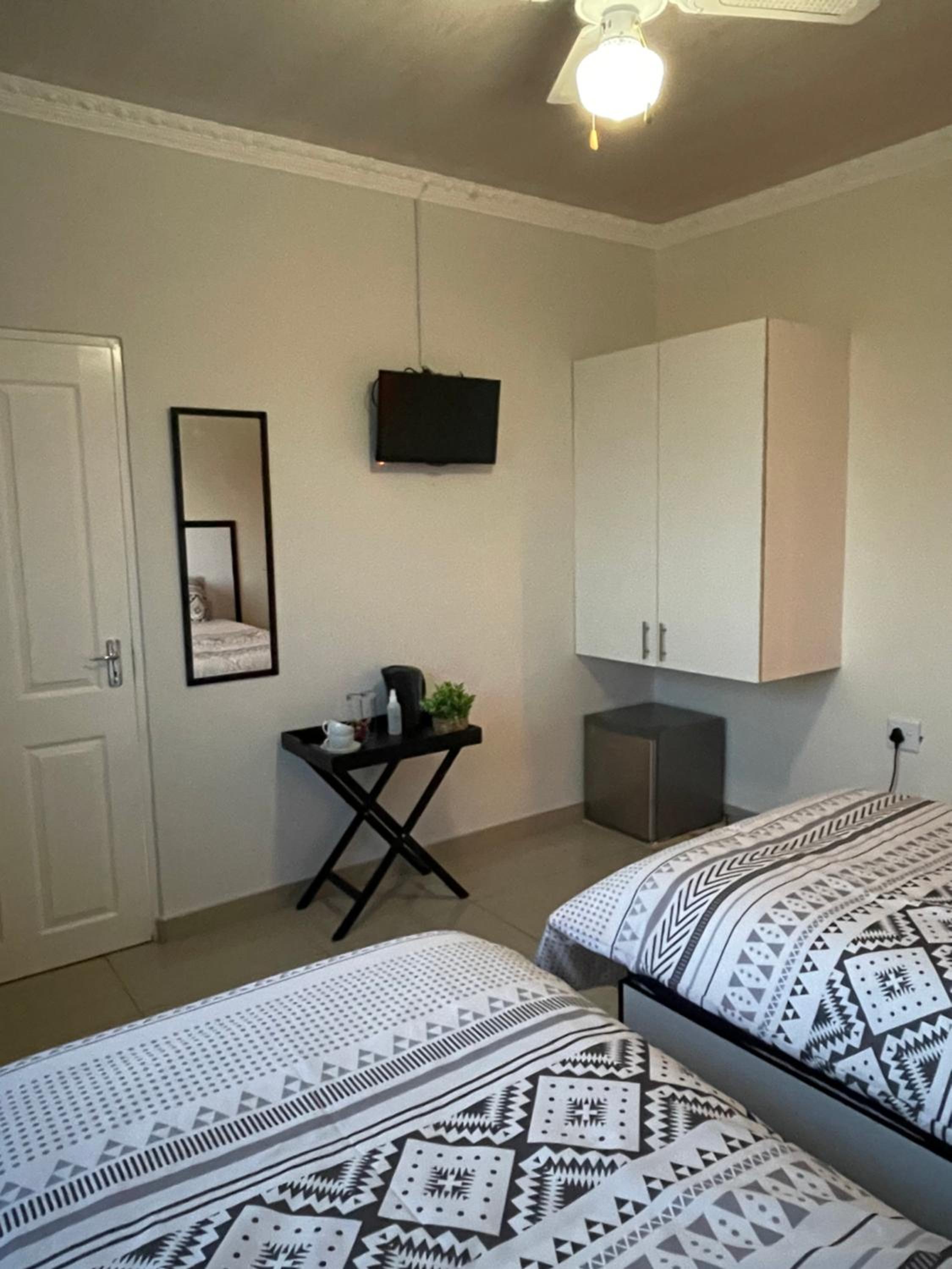Deluxe Twin Room - Photo 3