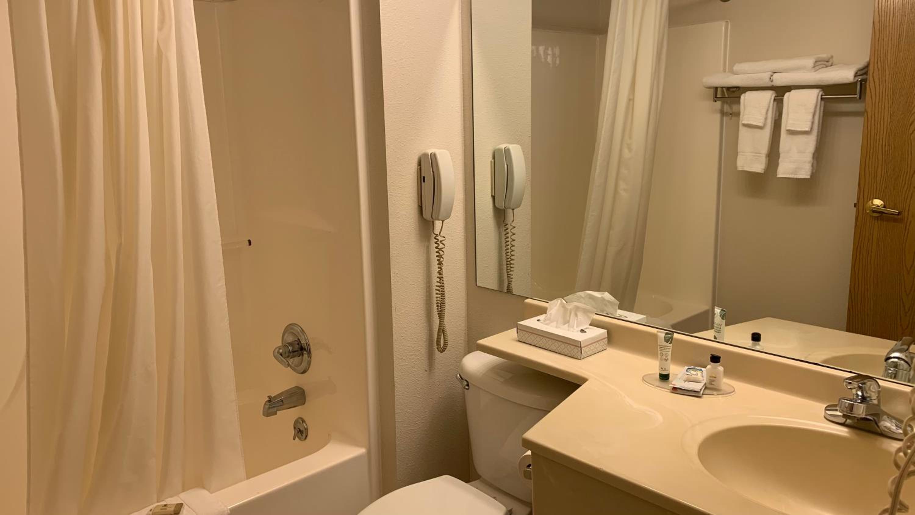 King Suite with Spa Bath - Photo 3