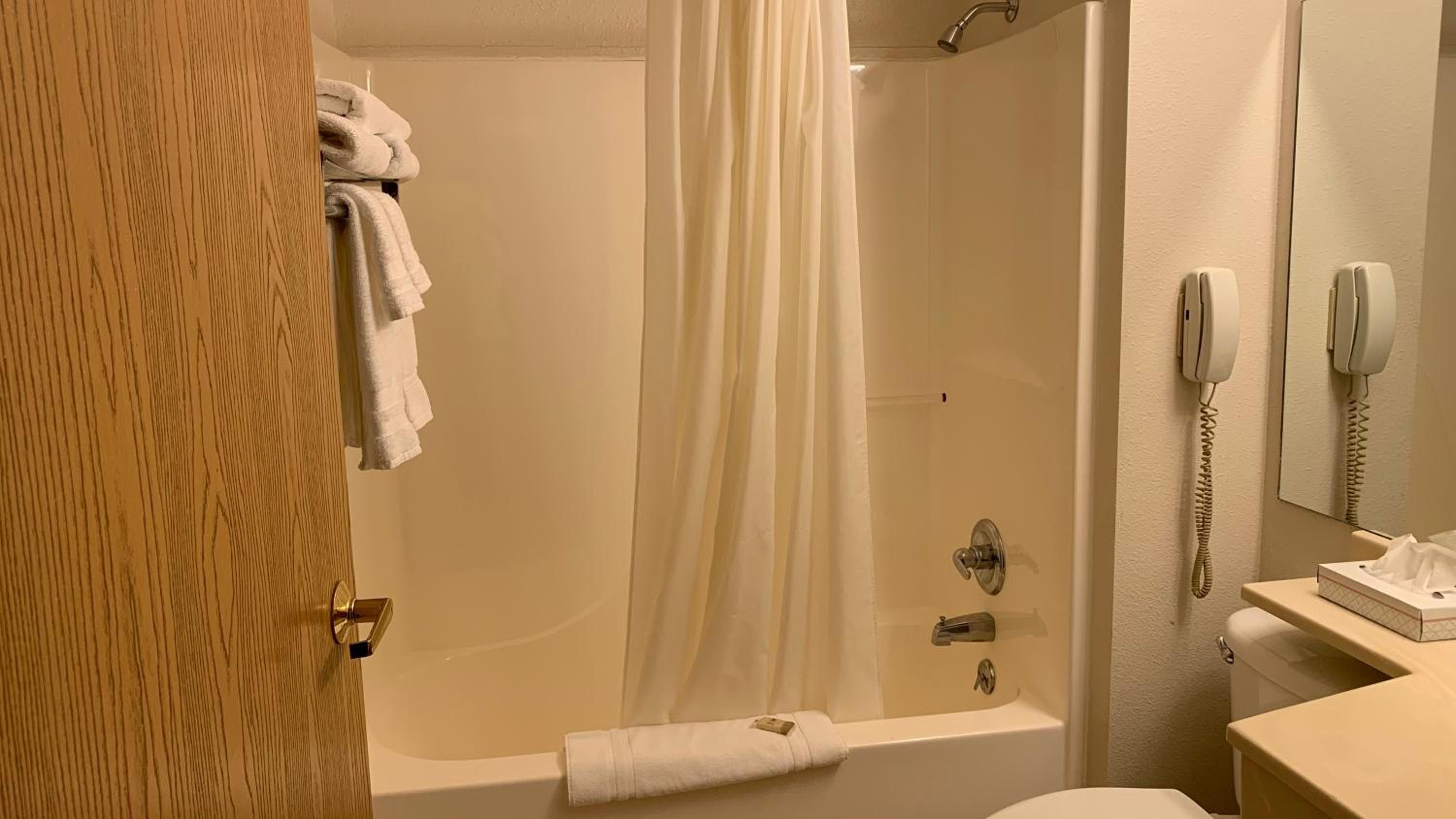 King Suite with Spa Bath - Photo 2