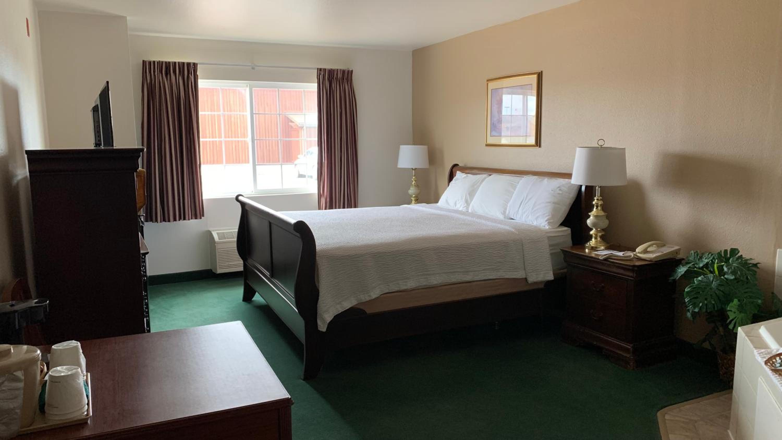 King Suite with Spa Bath - Photo 1