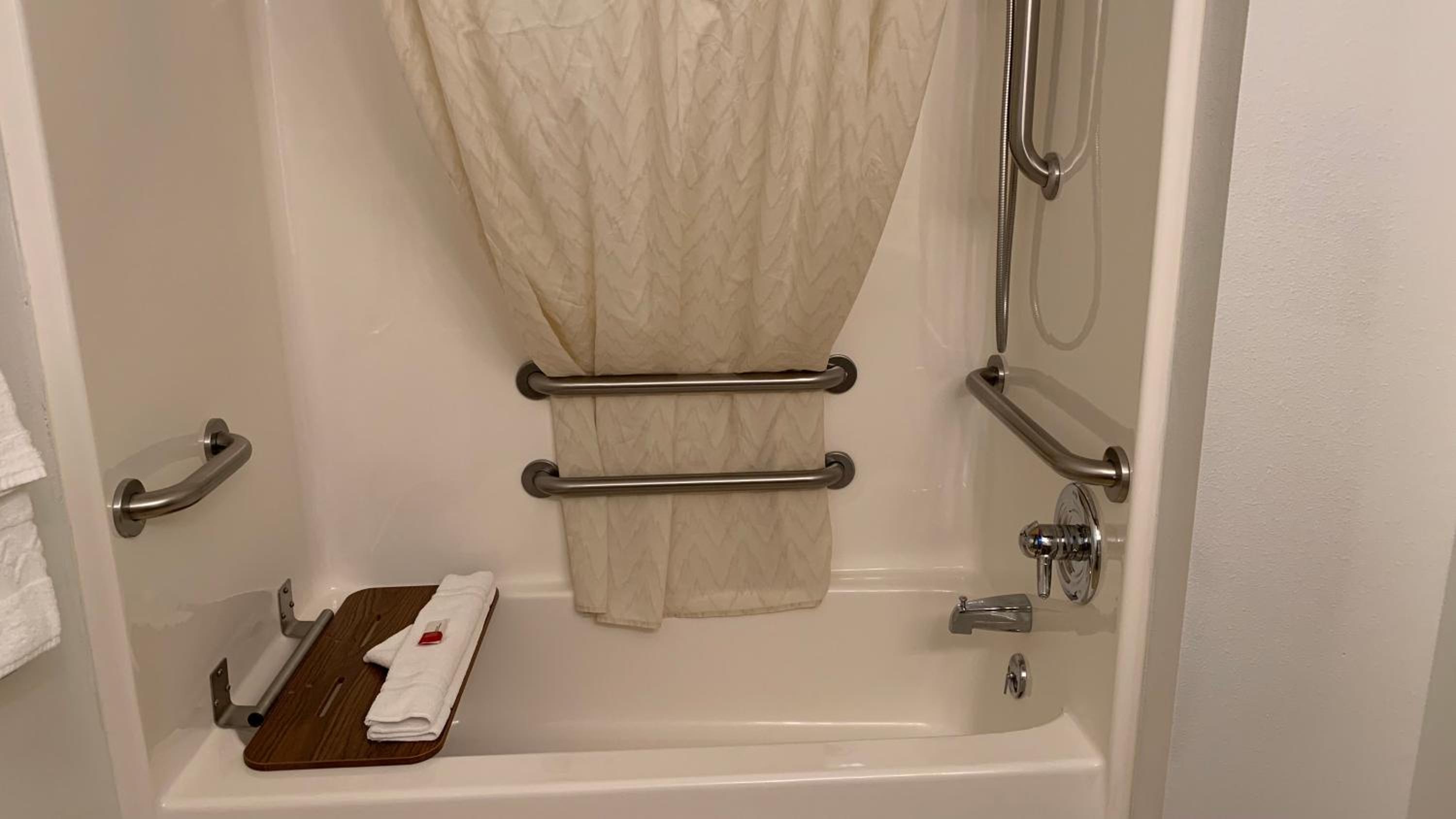 King Room - Disability Access - Photo 3