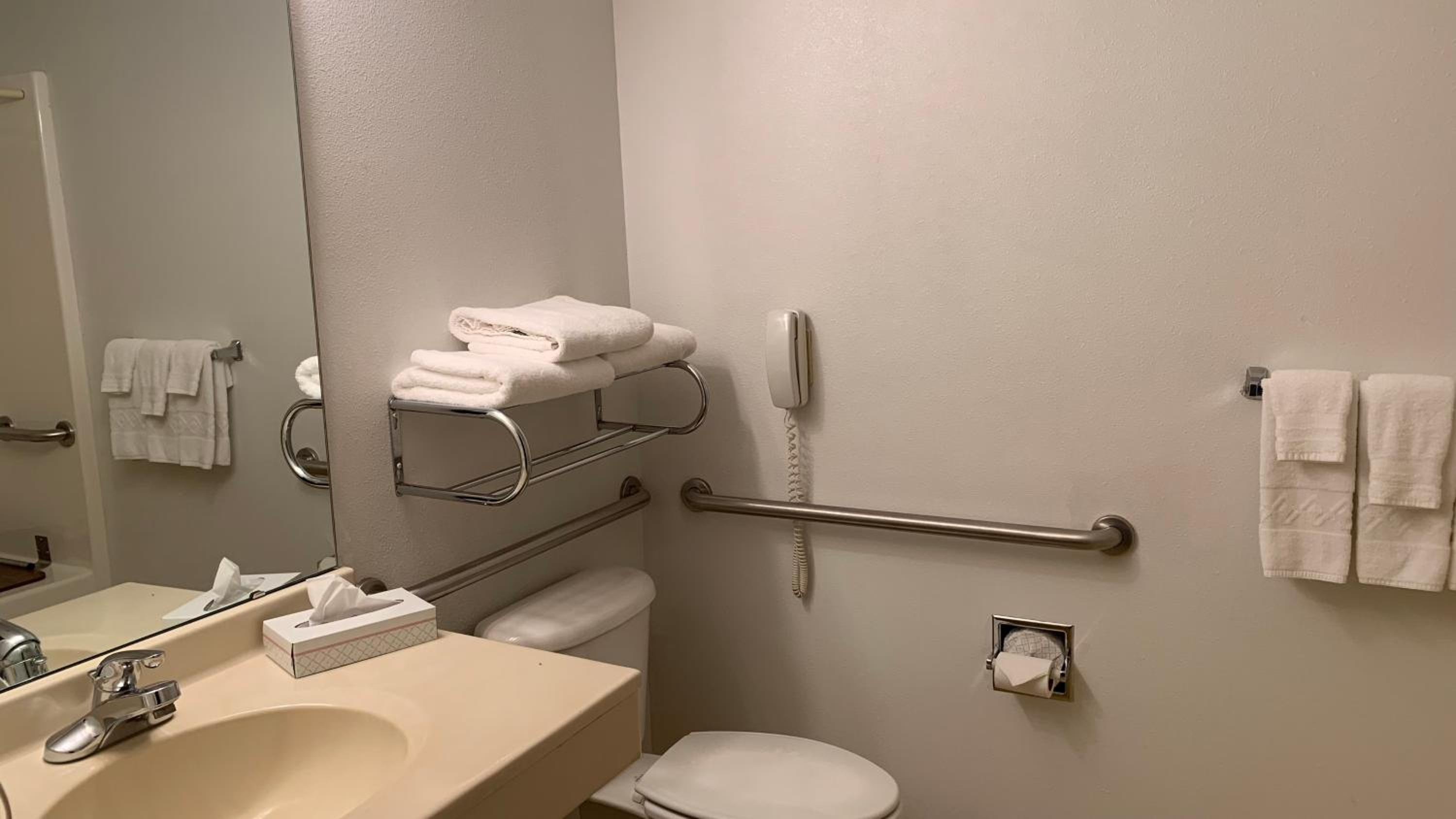 King Room - Disability Access - Photo 5