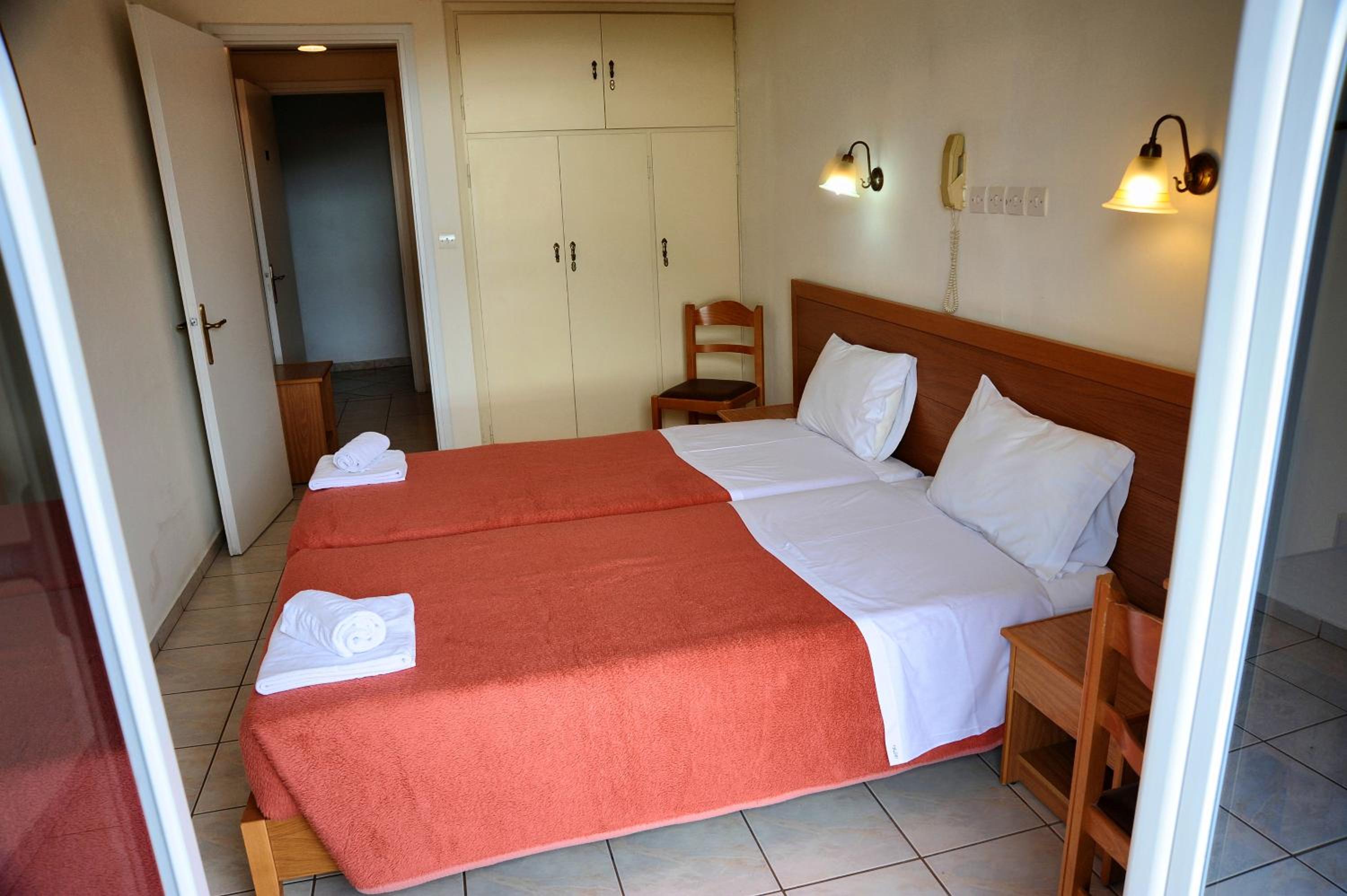 Standard Double or Twin Room with View - Photo 21
