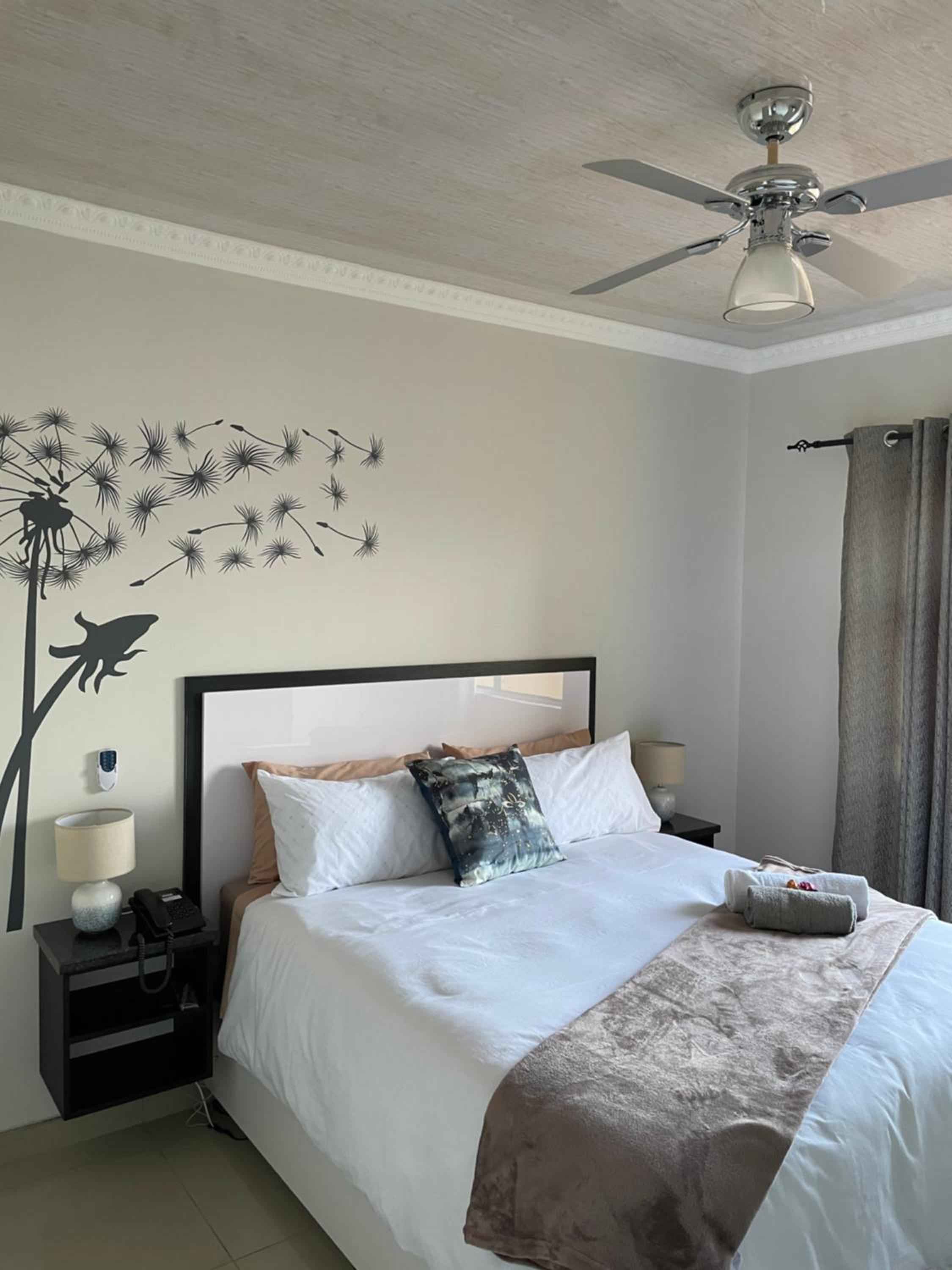 Deluxe Queen Room - Photo 7
