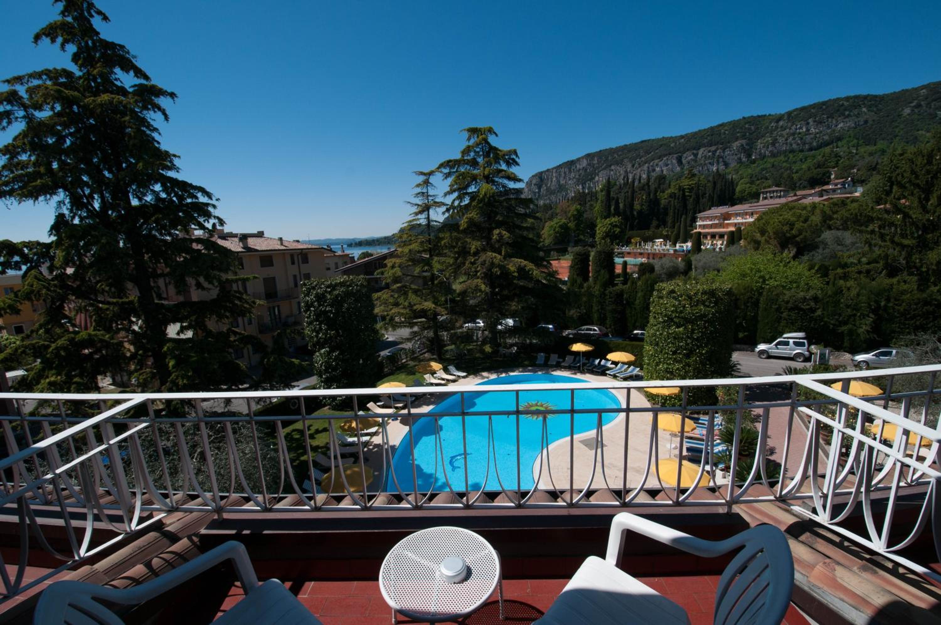 Classic Double or Twin Room with Balcony - Photo 4