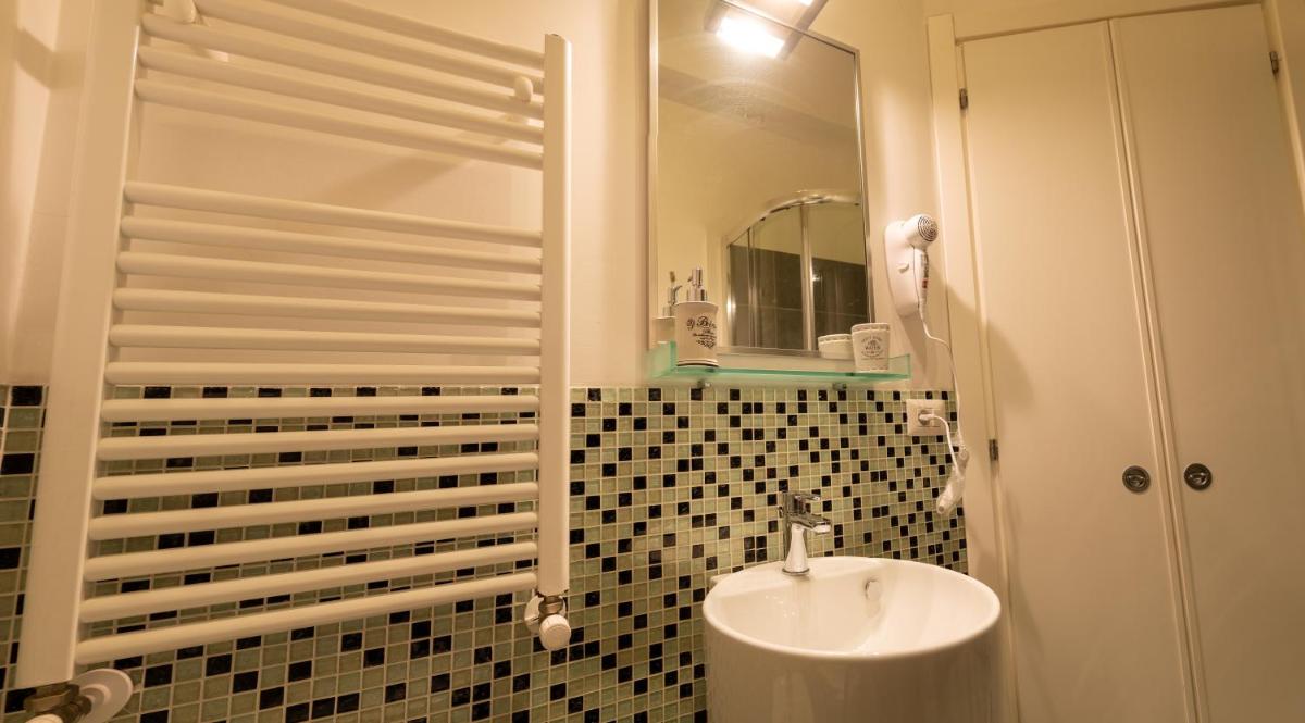 Double Room with Private Bathroom photo 2