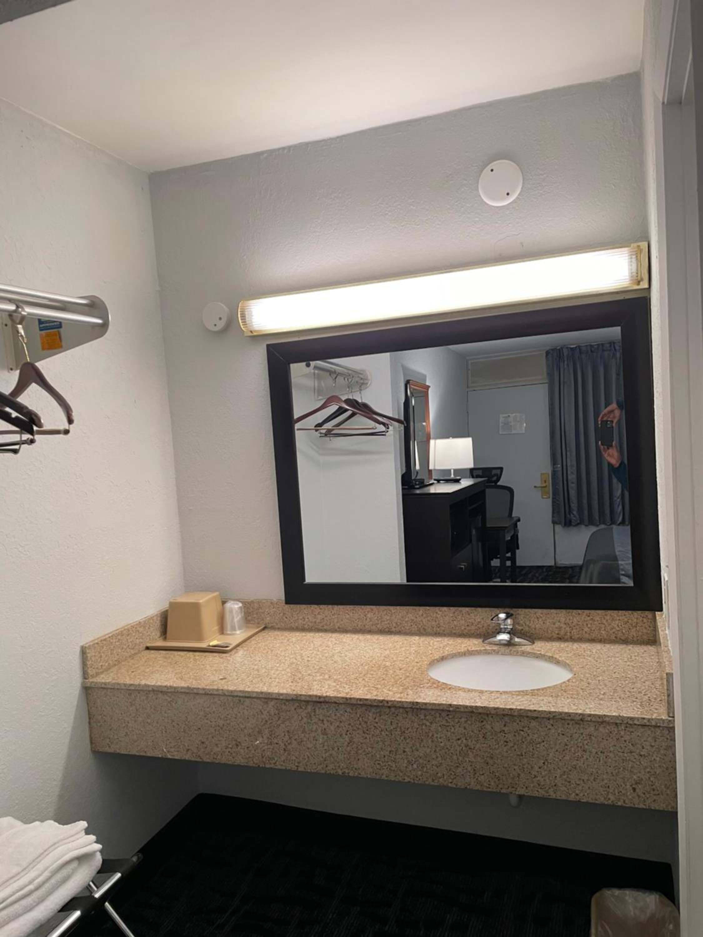 Single Room photo 3