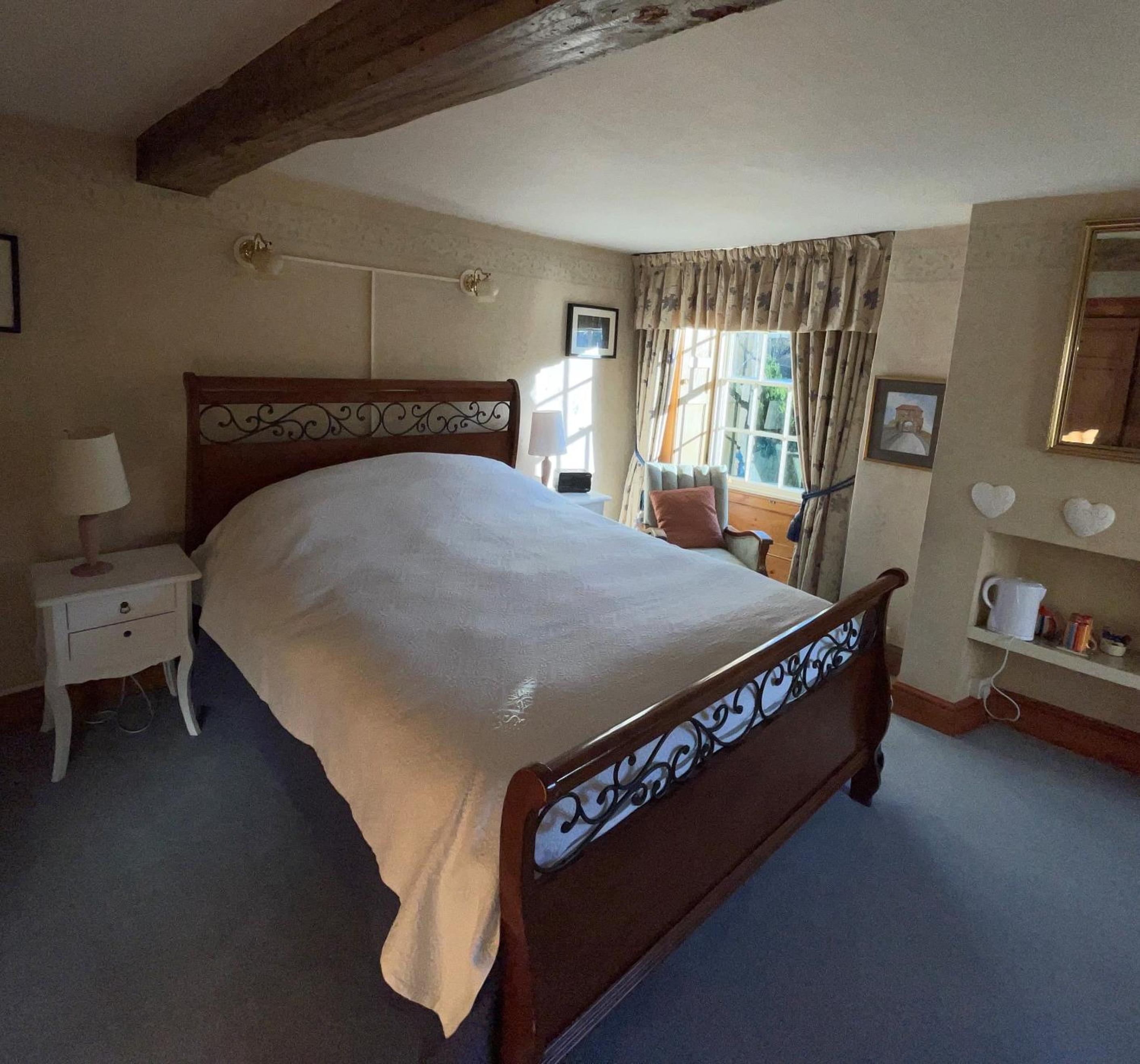 Deluxe King Room - Photo 2