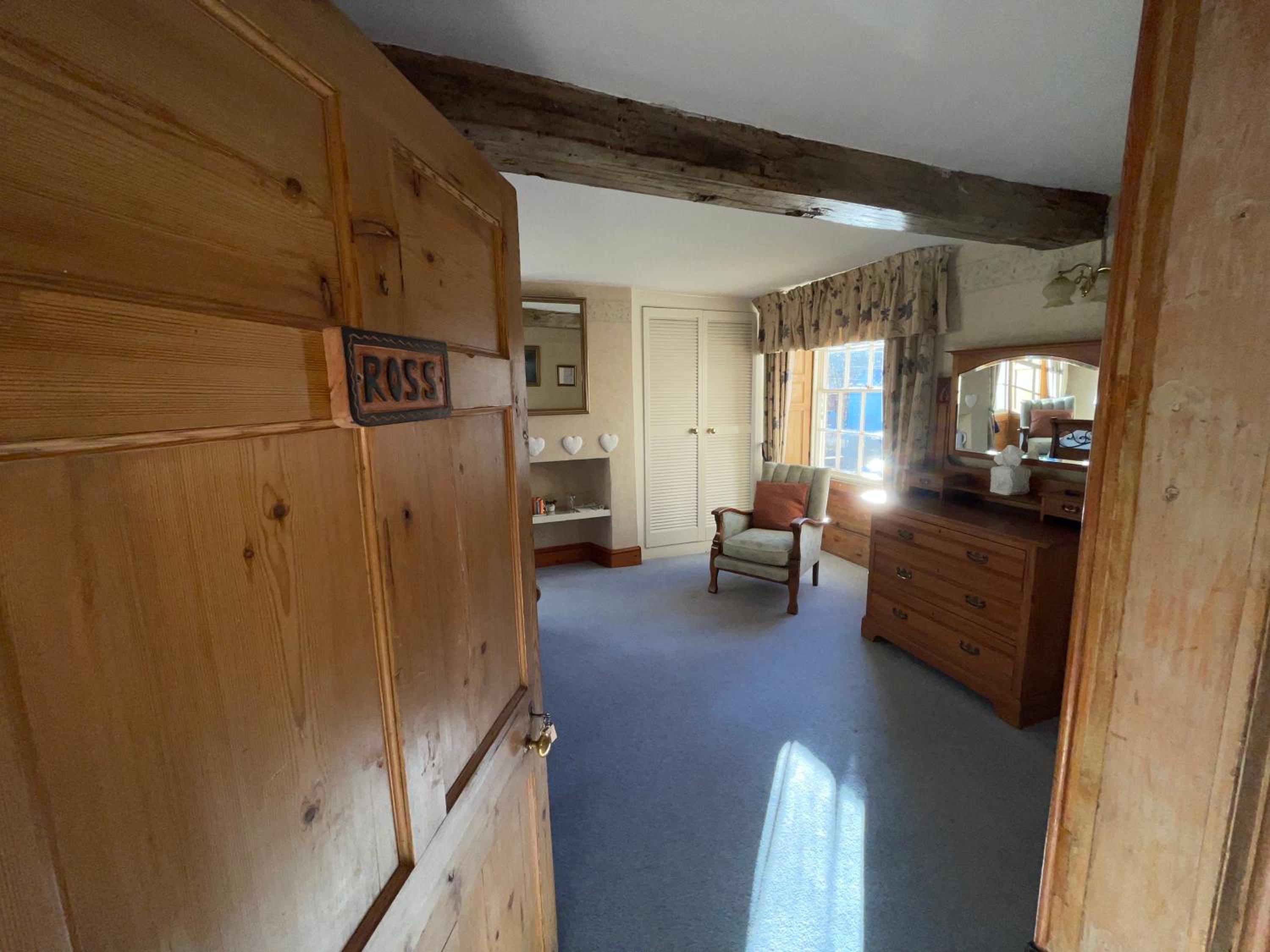 Deluxe King Room - Photo 3