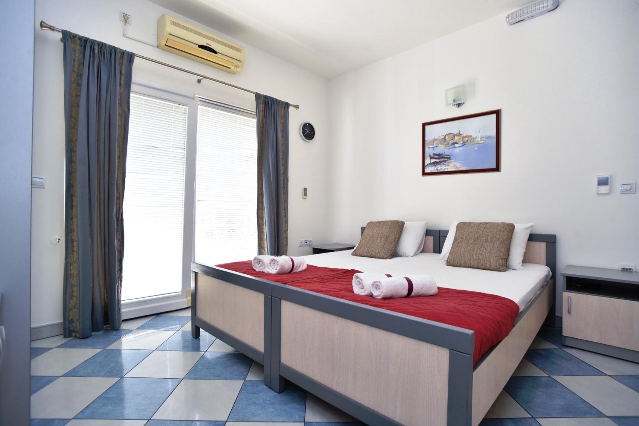 Studio Apartment (2 Adults) - Photo 1
