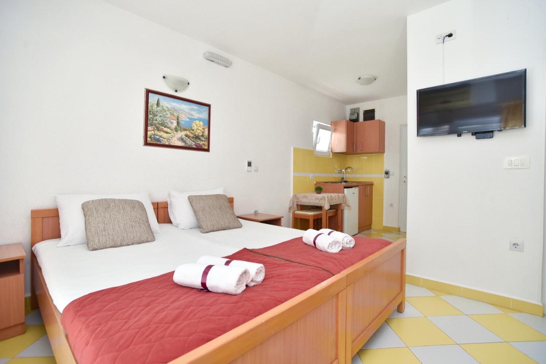 Studio Apartment (2 Adults) - Photo 12