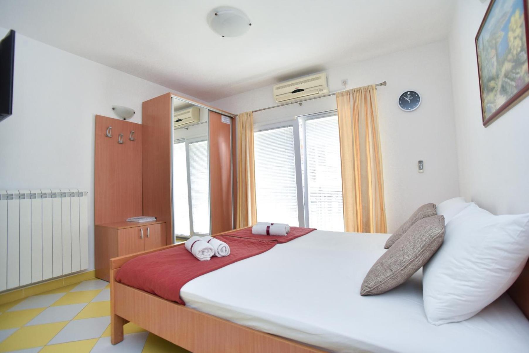 Studio Apartment (2 Adults) - Photo 11