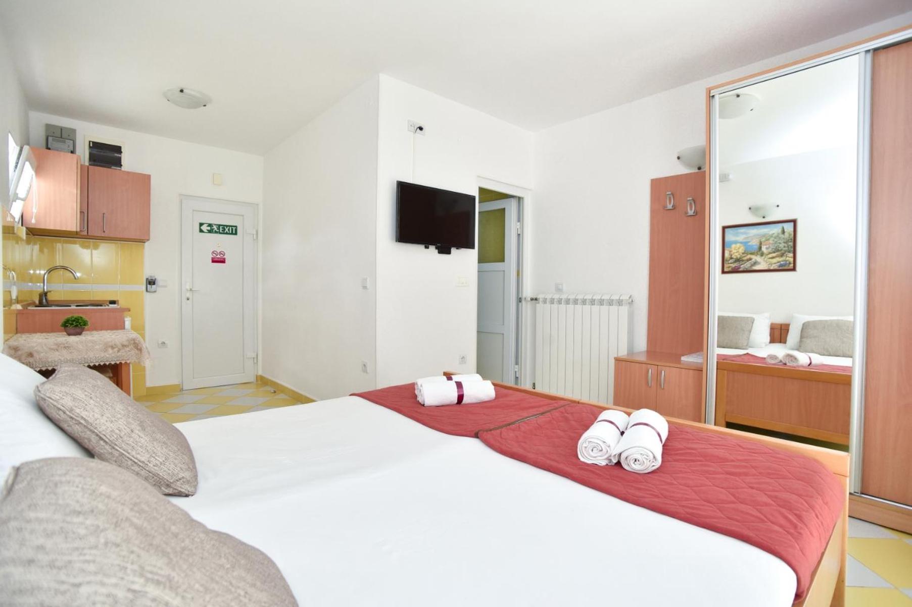 Studio Apartment (2 Adults) - Photo 14