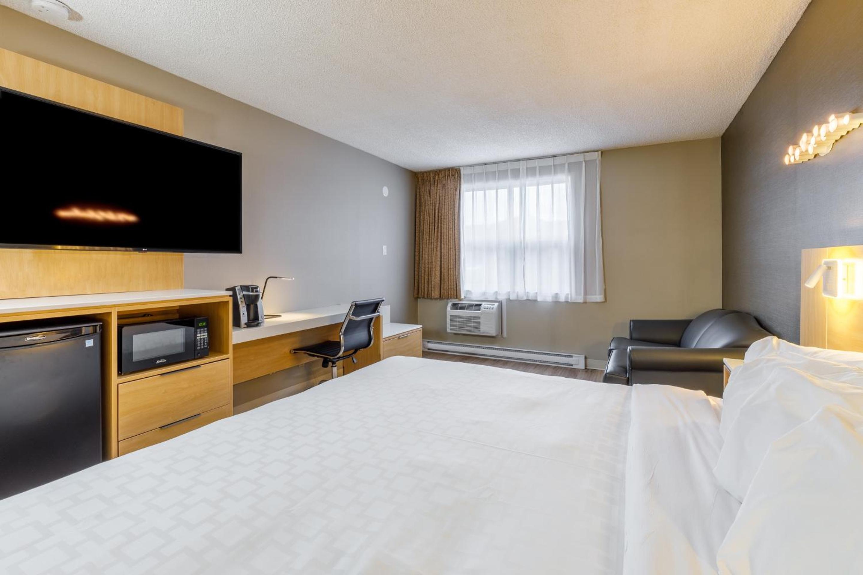 Standard King Room - Non Smoking - Photo 4