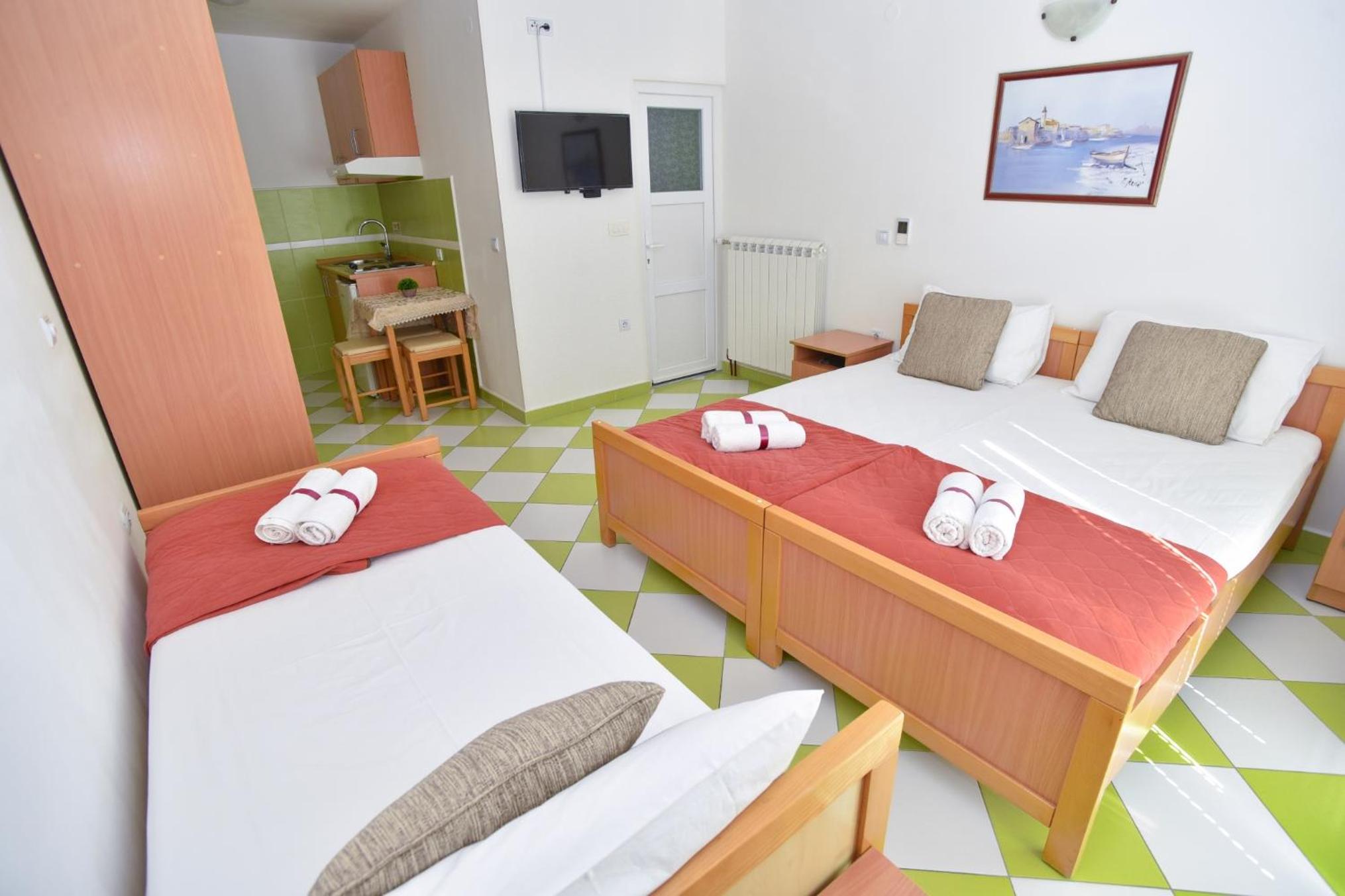 Studio Apartment (3 Adults) - Photo 5