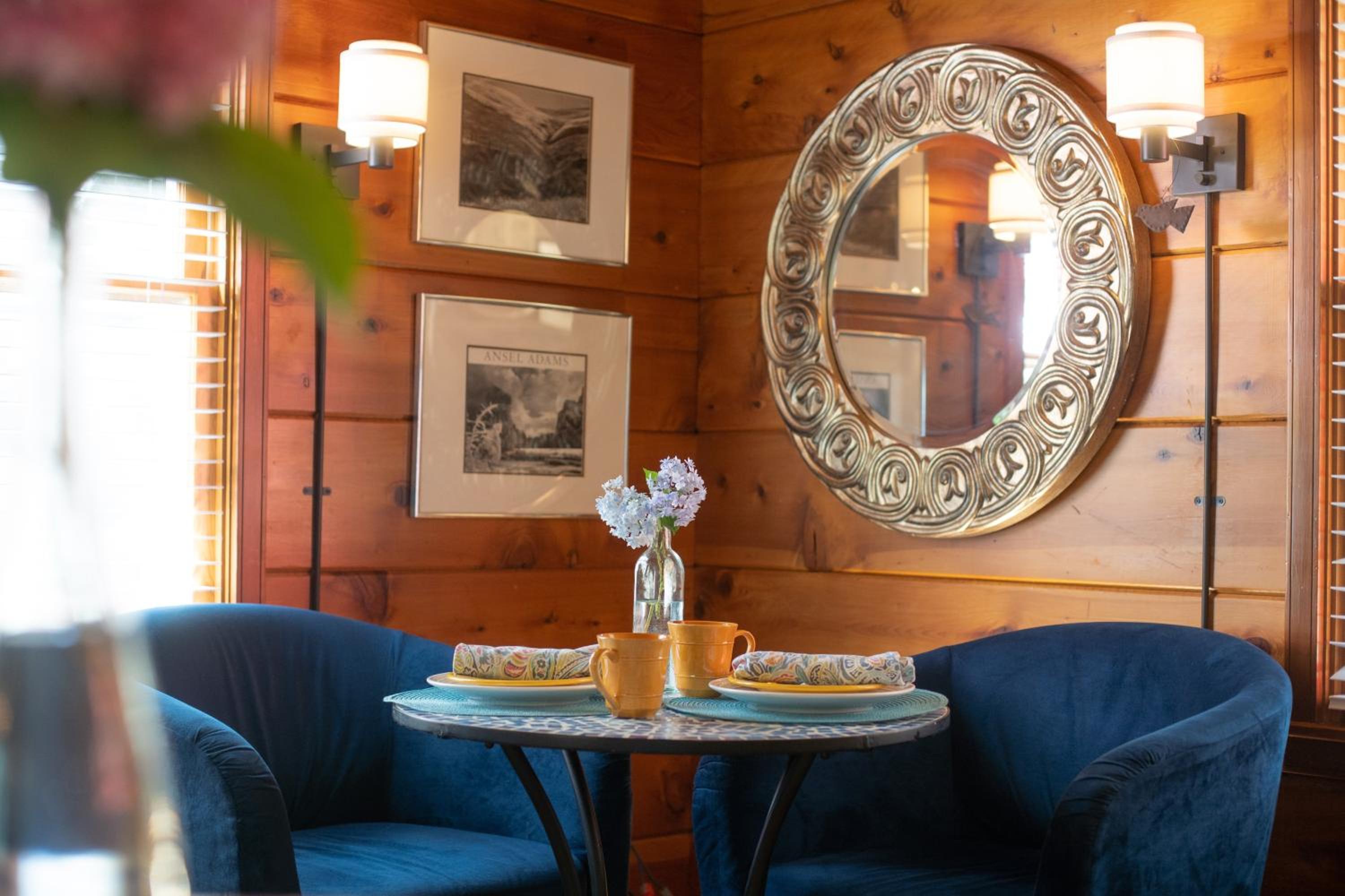 Deluxe King Suite photo 3