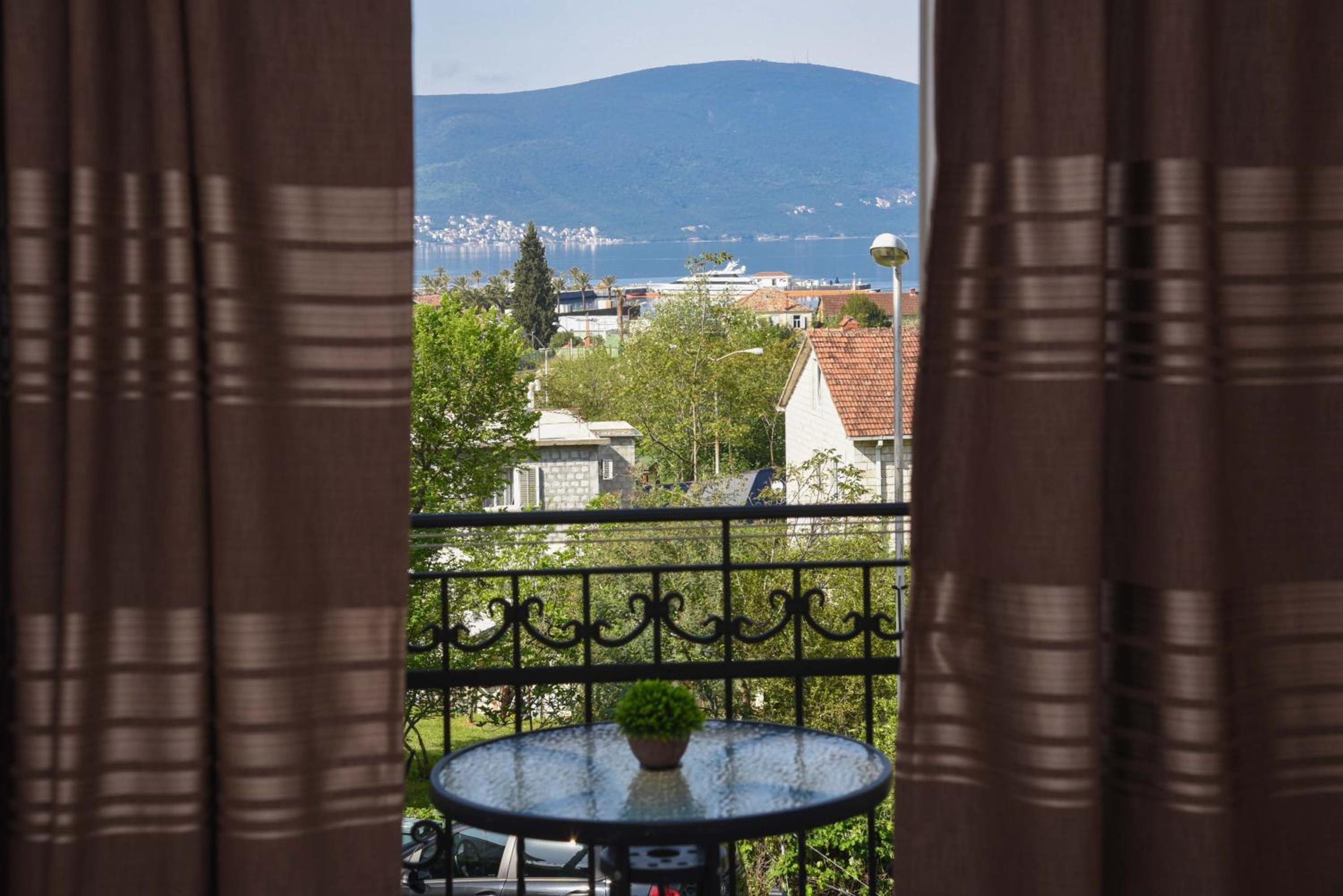 Studio Apartment with Sea View (2 Adults) - Photo 6