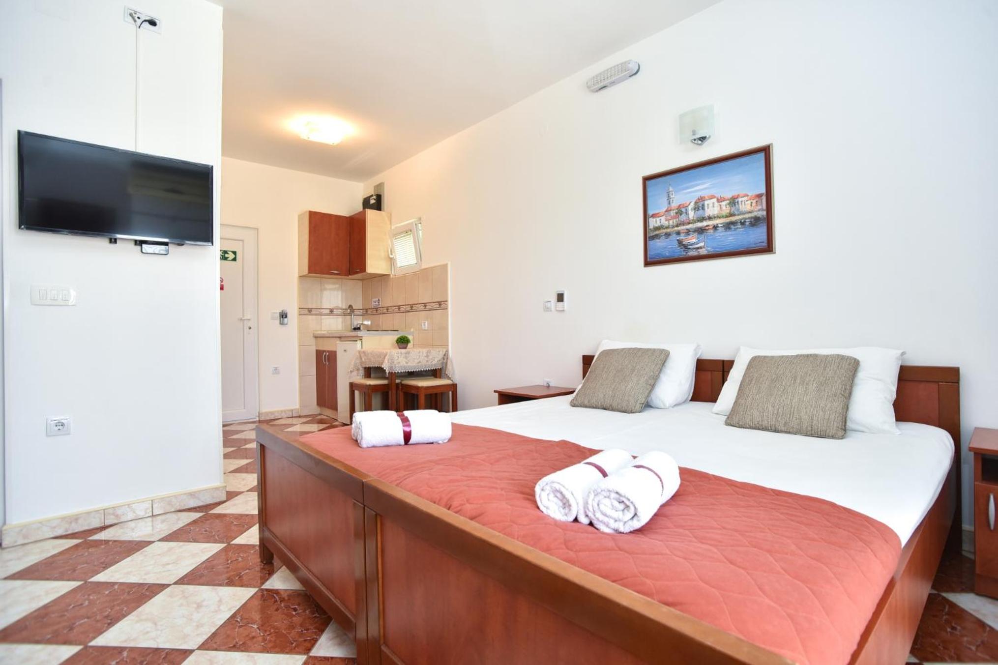 Studio Apartment with Sea View (2 Adults) - Photo 10
