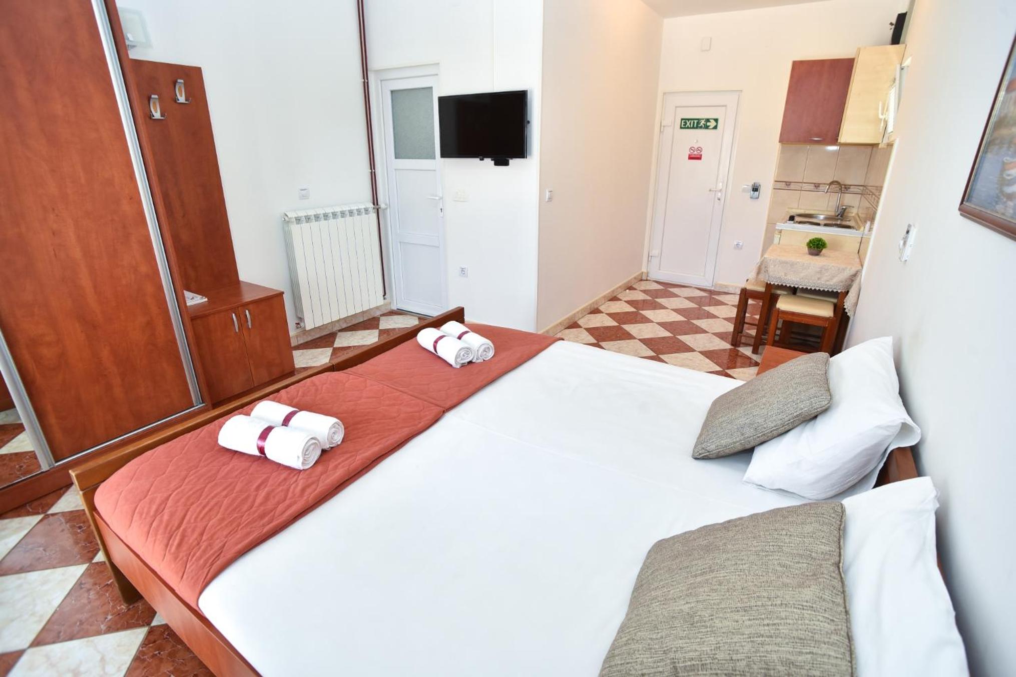 Studio Apartment with Sea View (2 Adults) - Photo 2