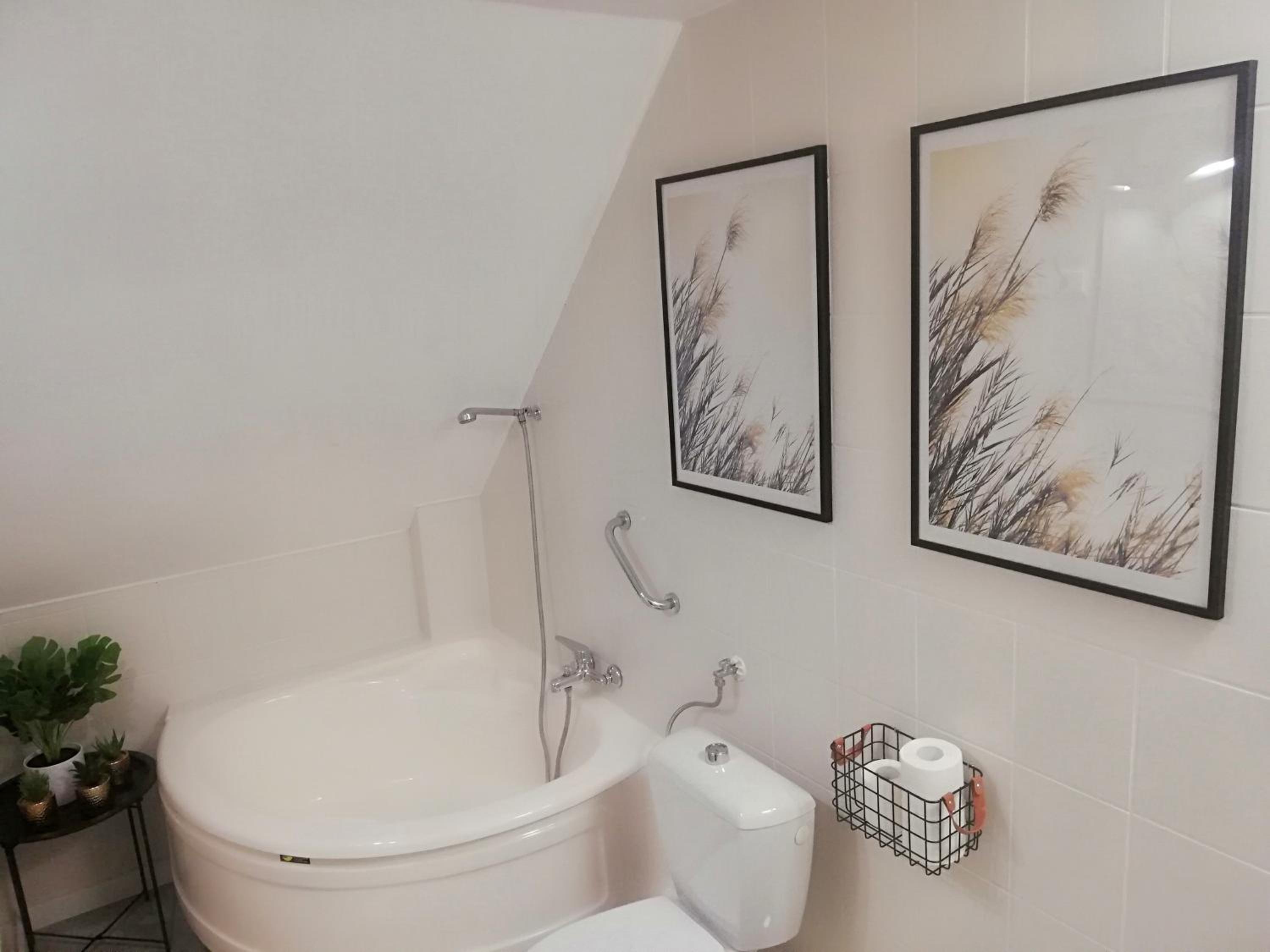 One-Bedroom Apartment - Photo 15