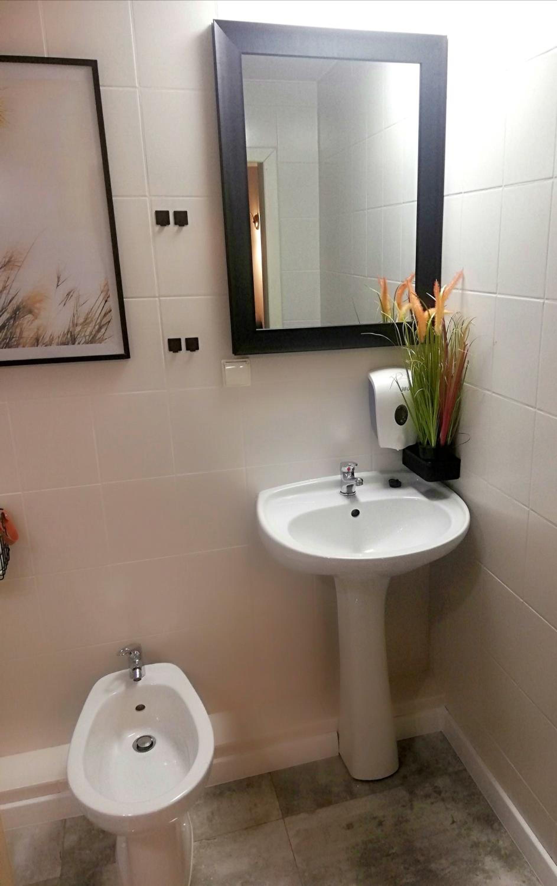 One-Bedroom Apartment - Photo 9