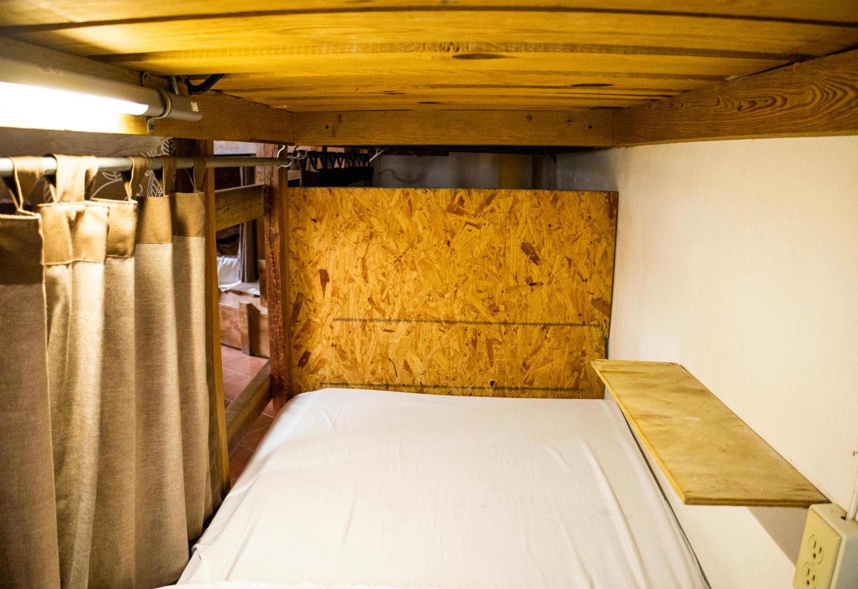 Bed in 10-Bed Mixed Dormitory Room photo 3
