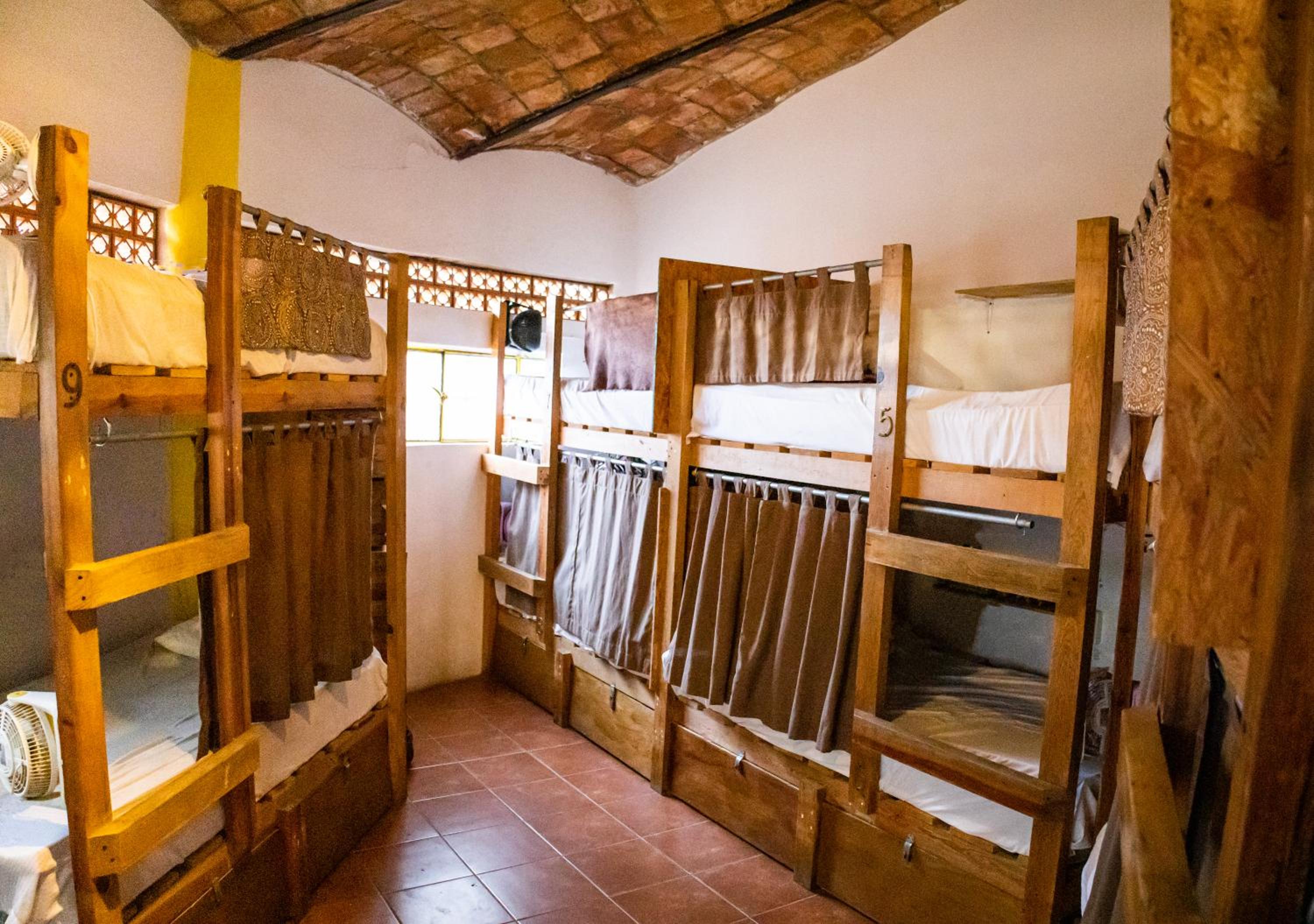 Bed in 10-Bed Mixed Dormitory Room photo 2