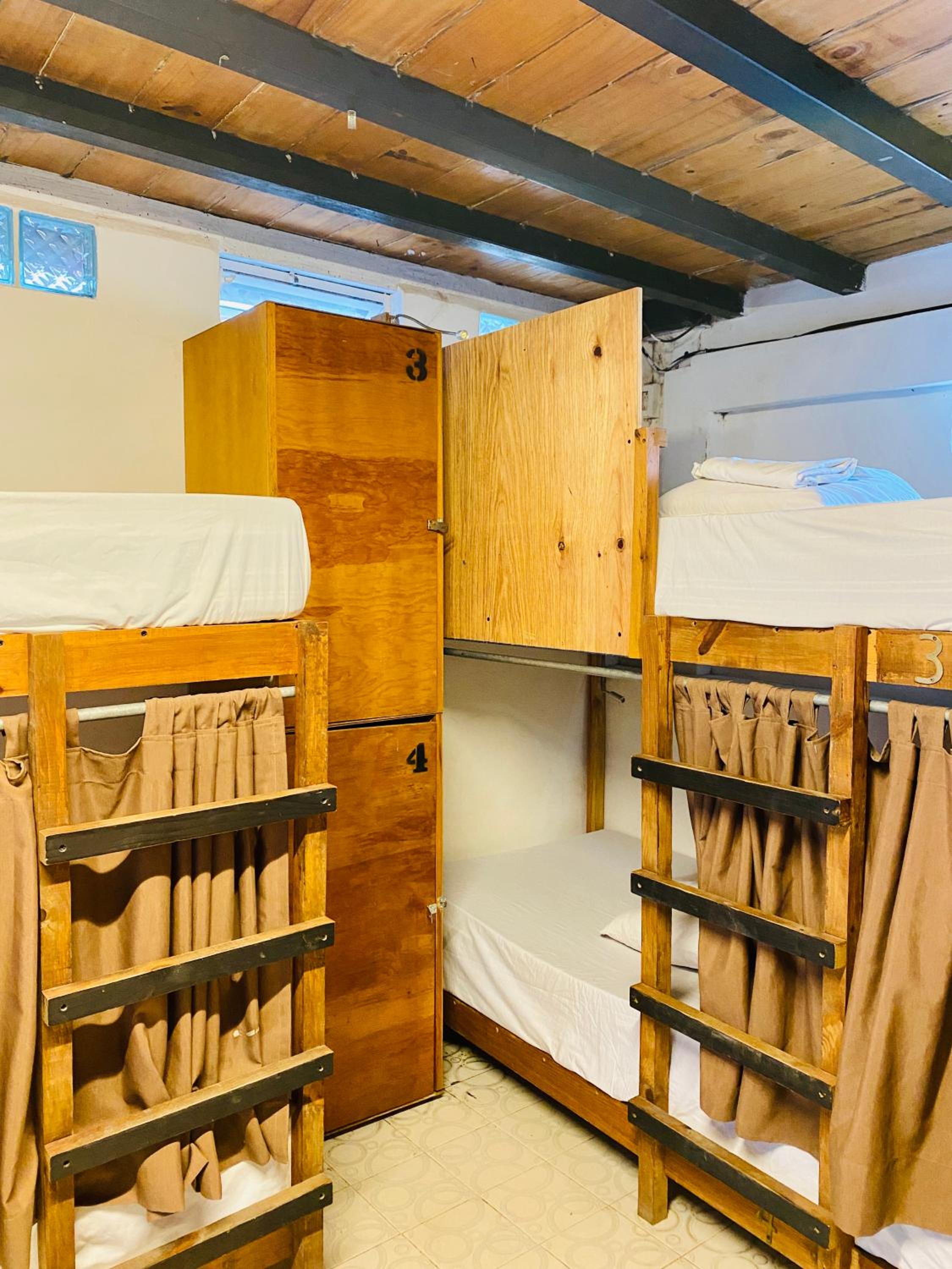 Bed in 8-Bed Mixed Dormitory Room photo 1
