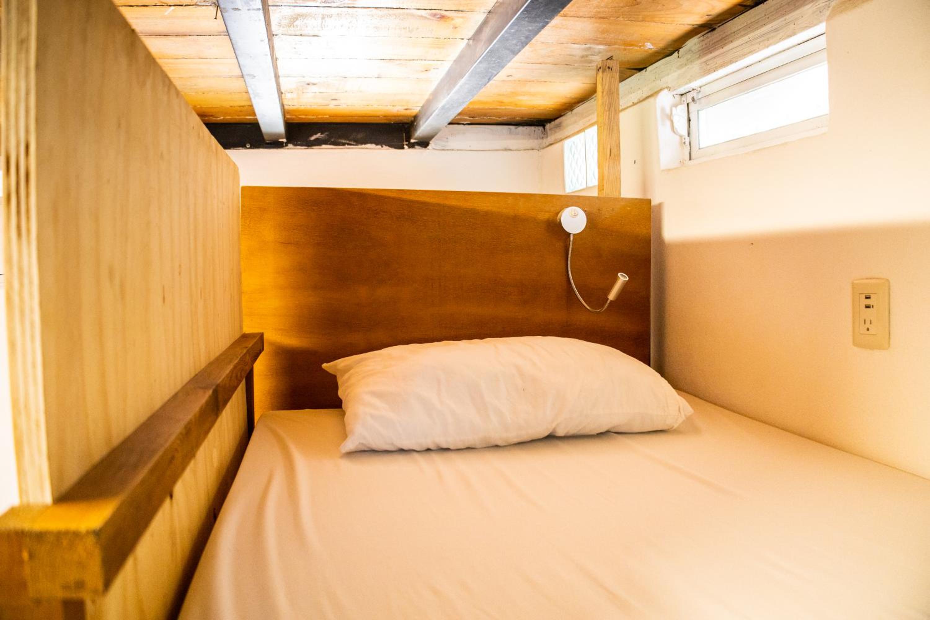Bed in 8-Bed Mixed Dormitory Room photo 3