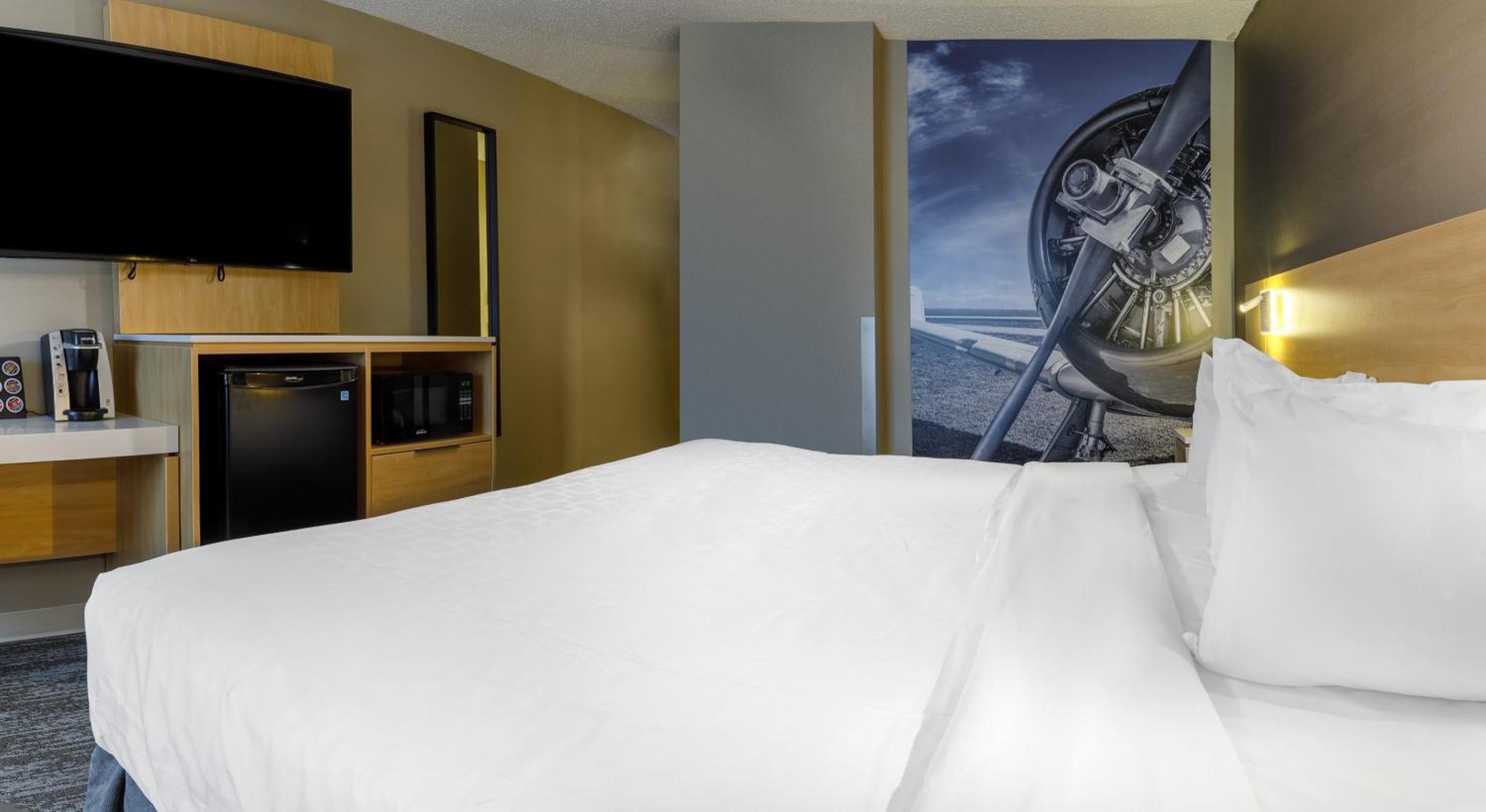 Standard King Room - Non Smoking - Photo 1