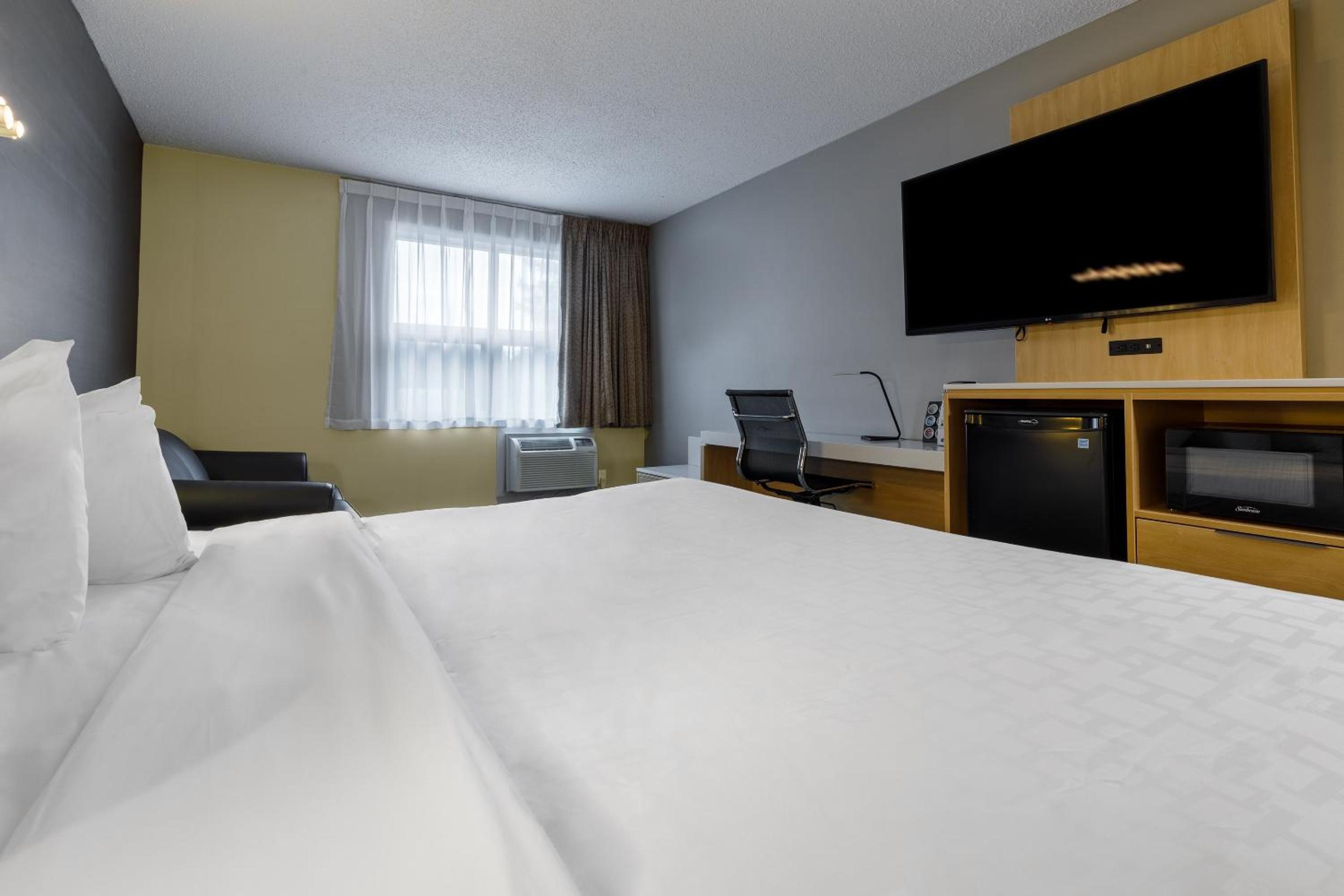 Standard King Room - Non Smoking - Photo 5