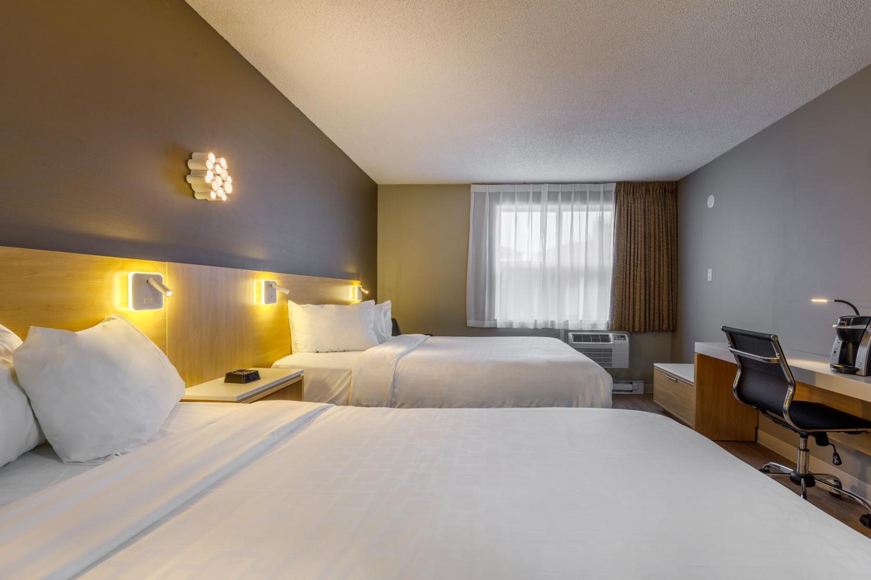 Standard Queen Room with Two Queen Beds - Non Smoking  - Photo 4