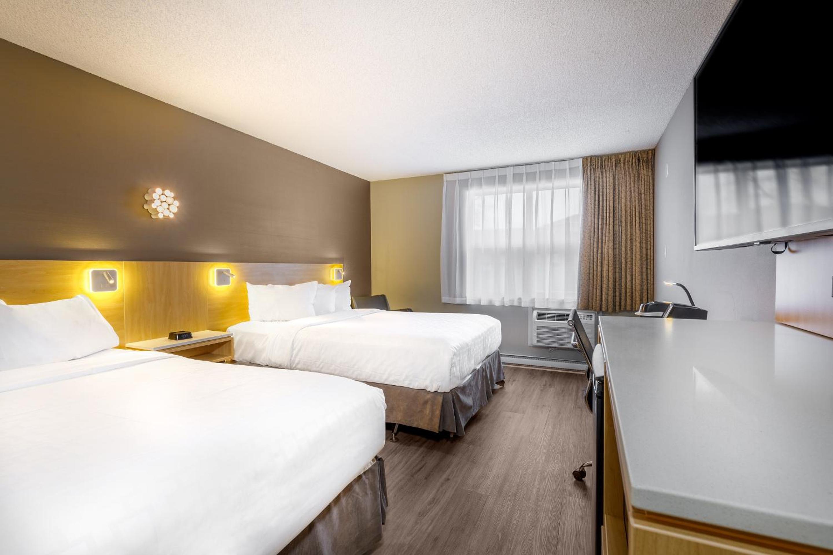 Standard Queen Room with Two Queen Beds - Non Smoking  - Photo 2