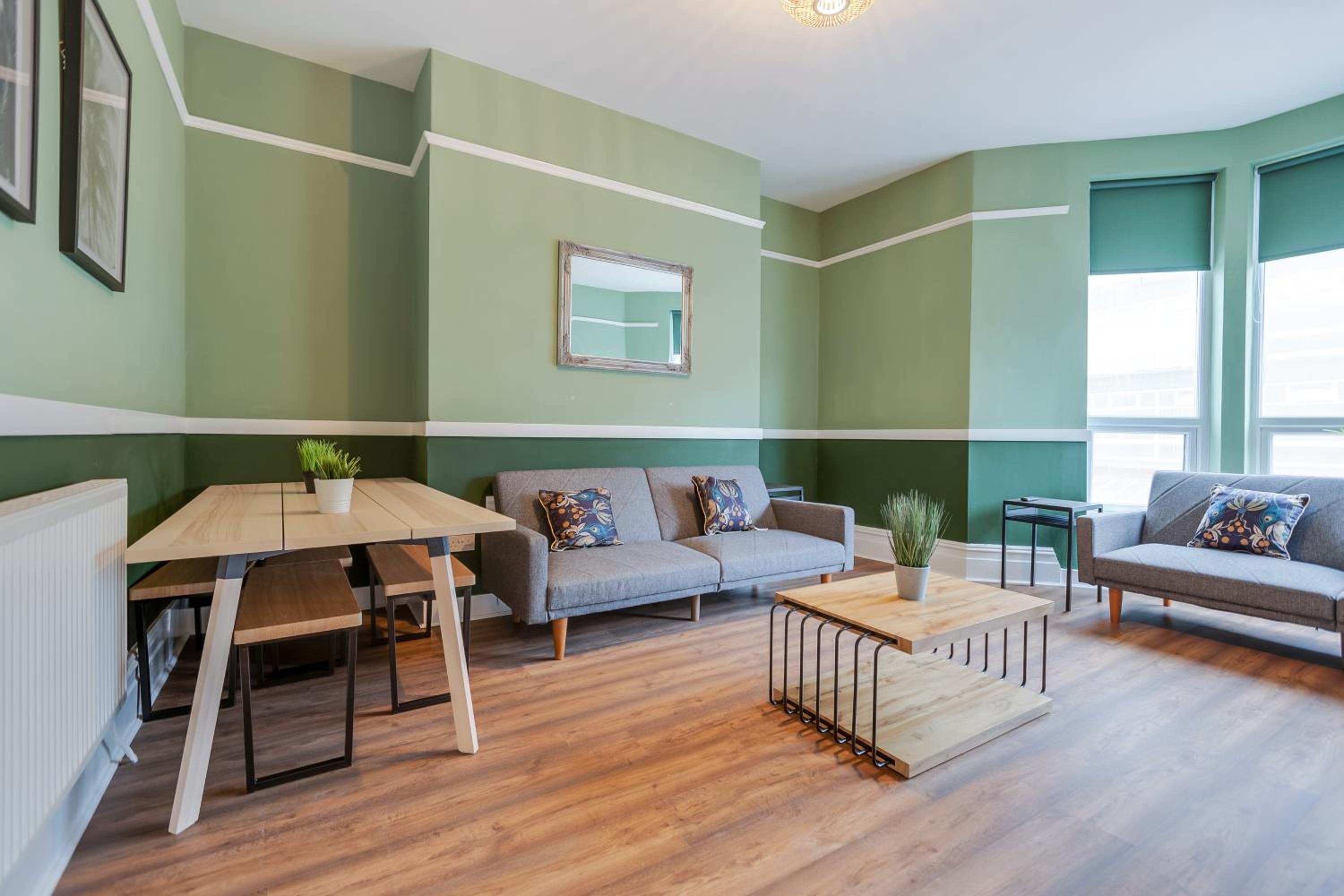 Two-Bedroom Apartment - Photo 2