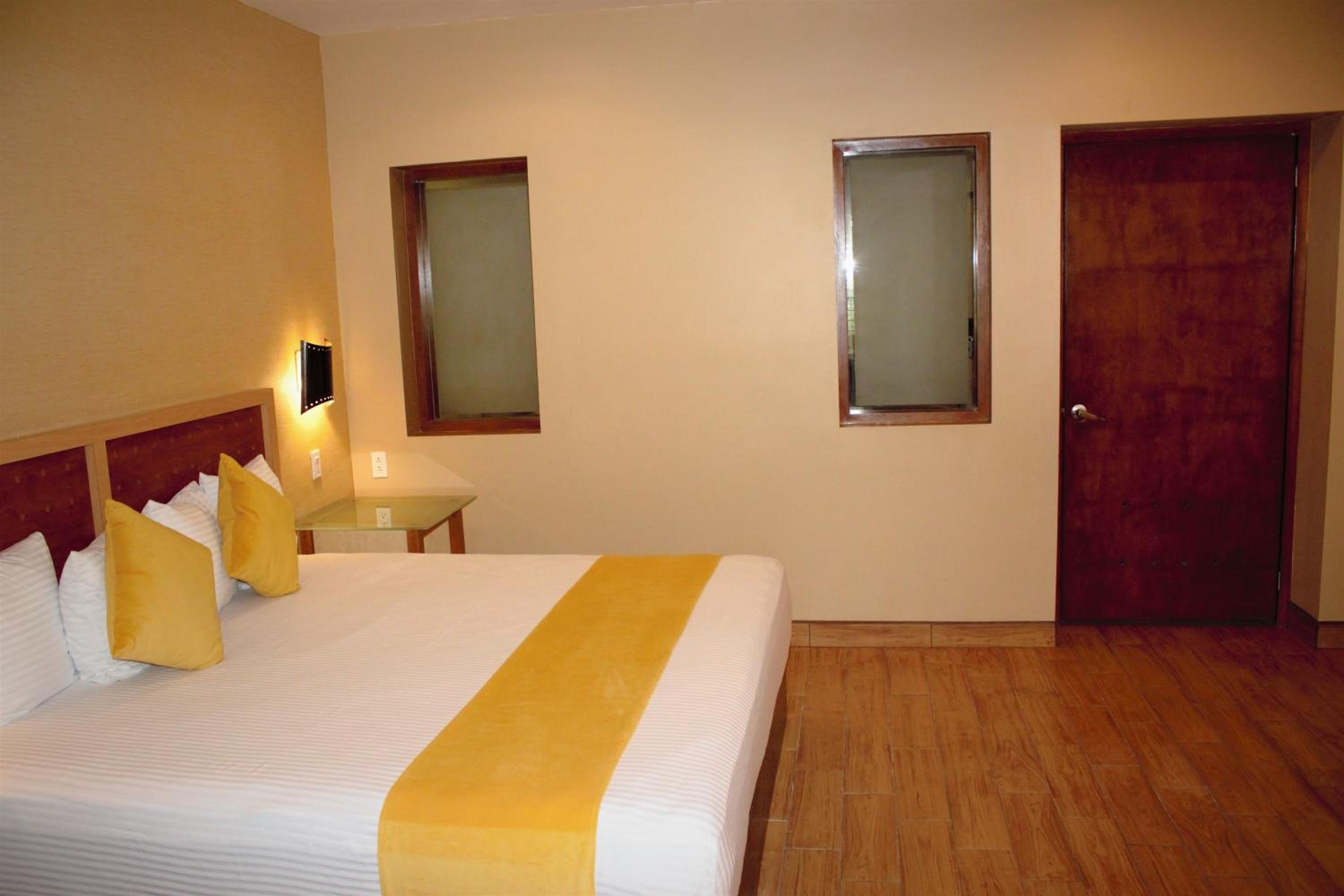 Double Room with Pool View - Photo 7