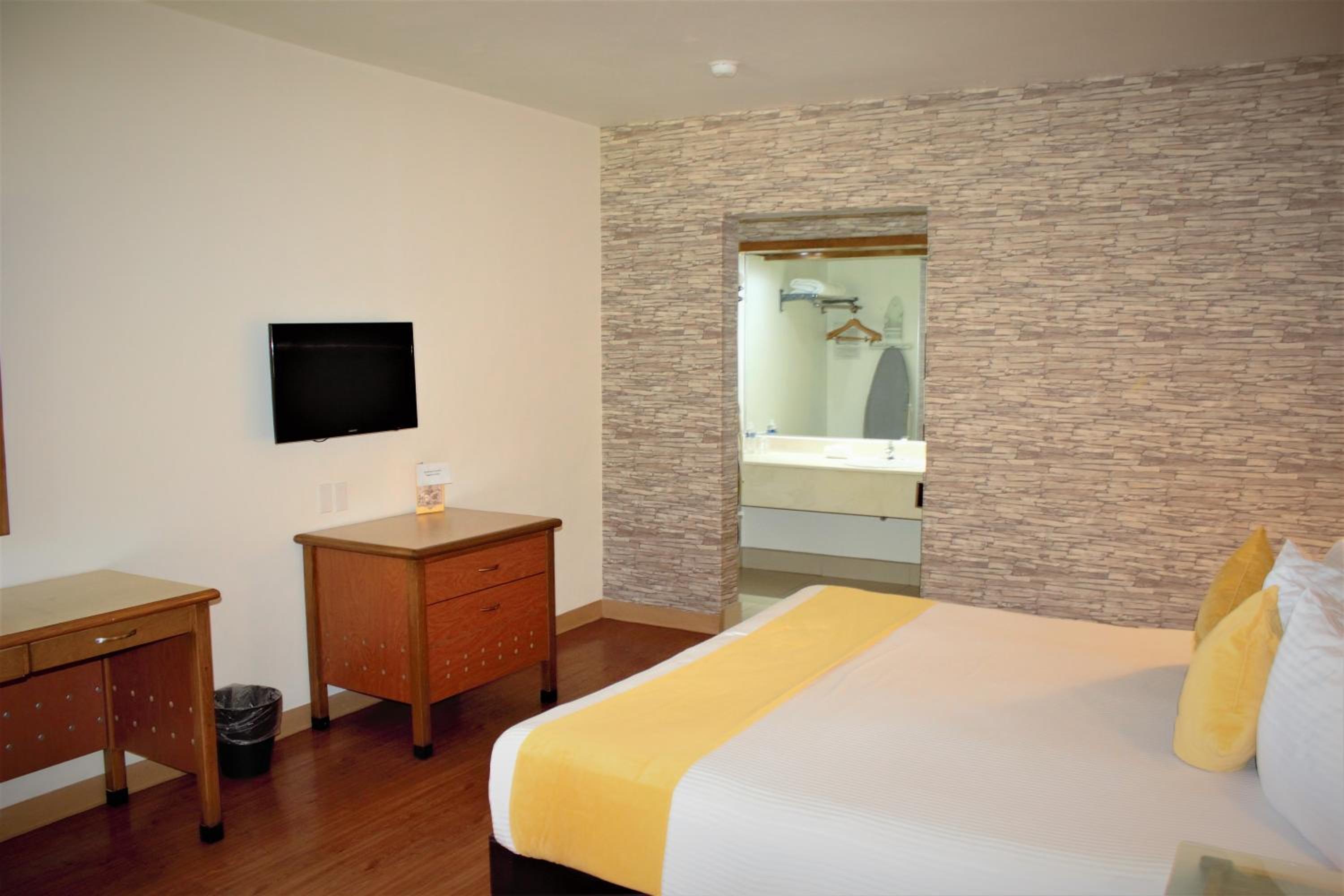Double Room with Pool View - Photo 2
