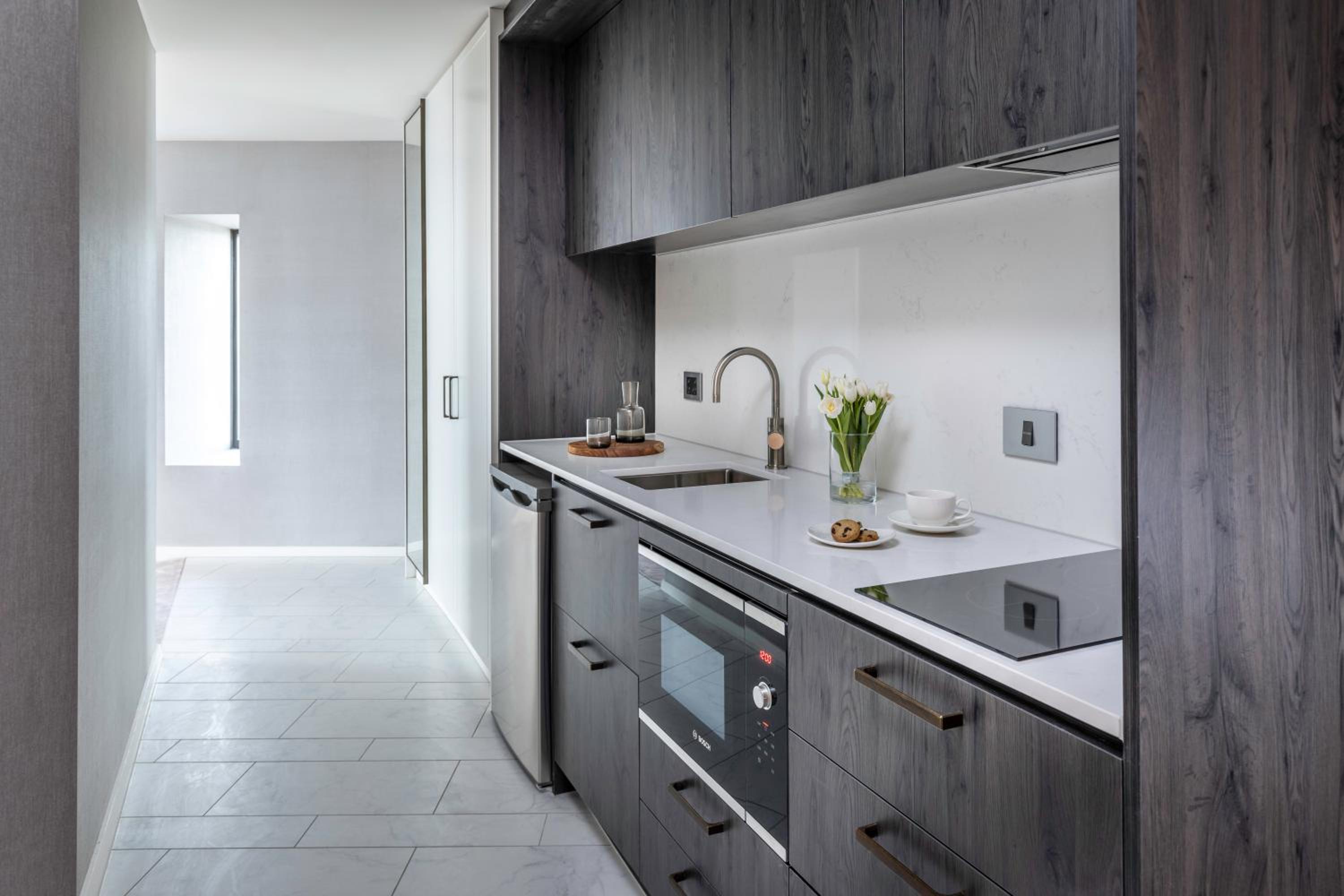 Premier with Kitchenette Pinnacle Tower - Photo 4