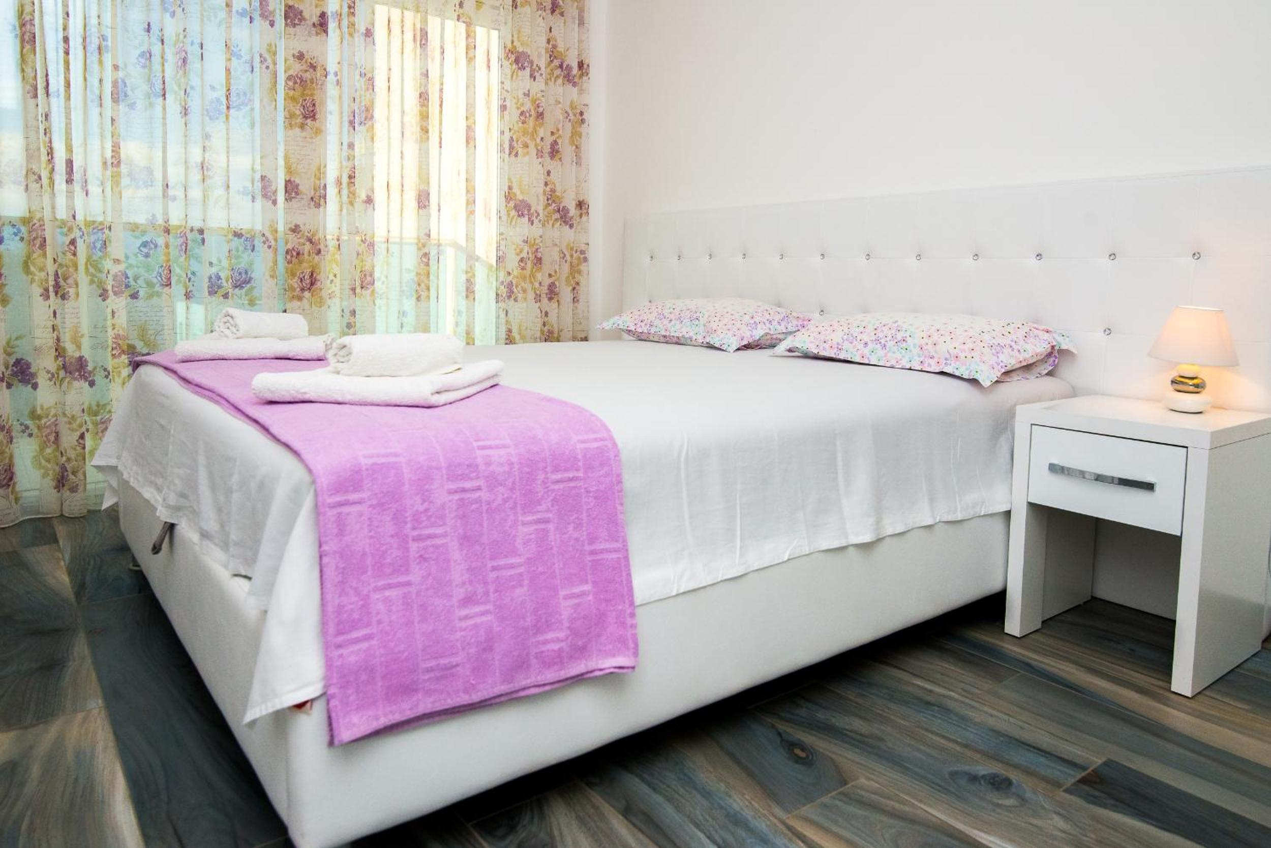 One-Bedroom Apartment with Sea View (16)
