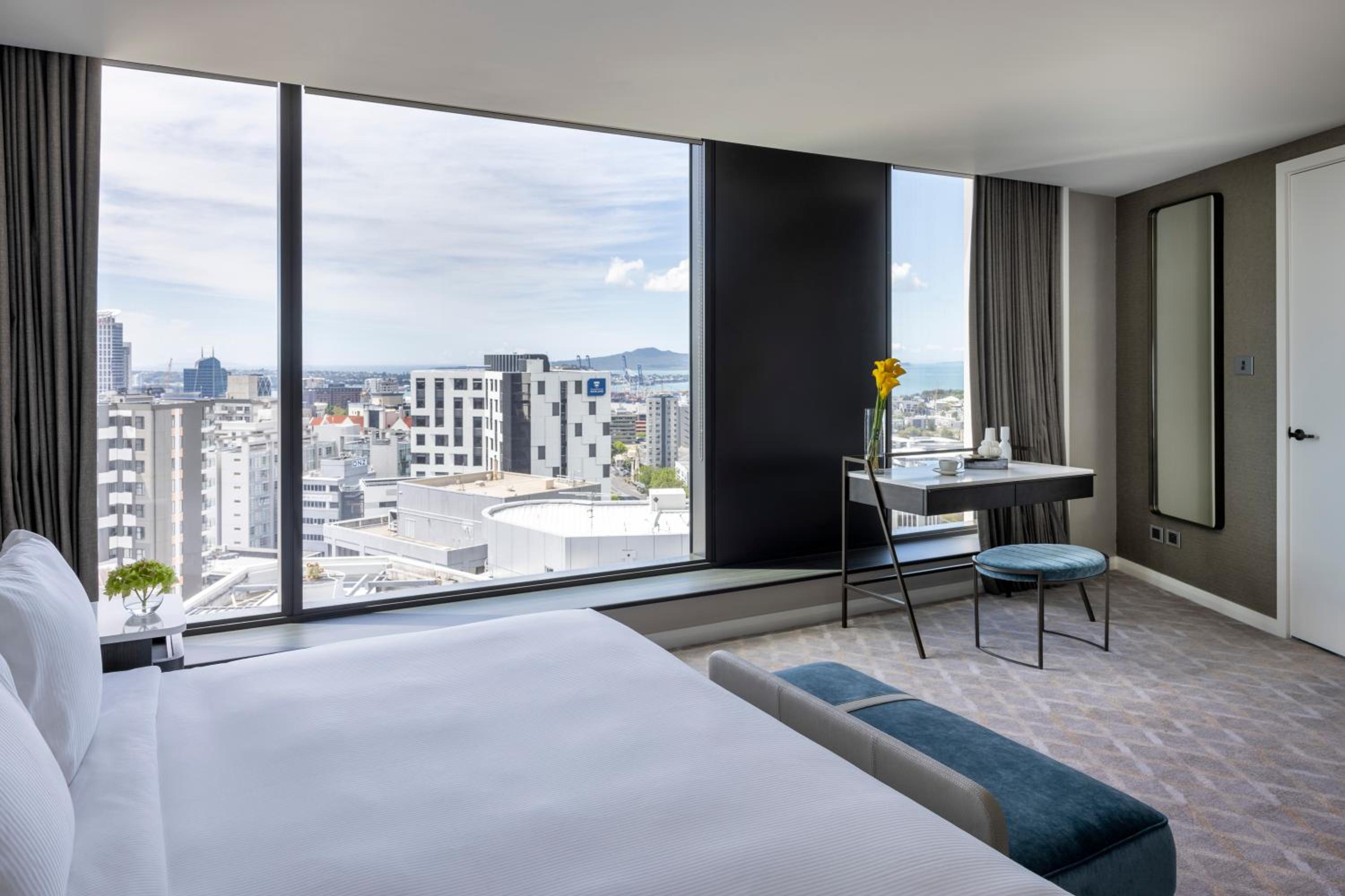 Executive Suite with Club Access - Photo 9
