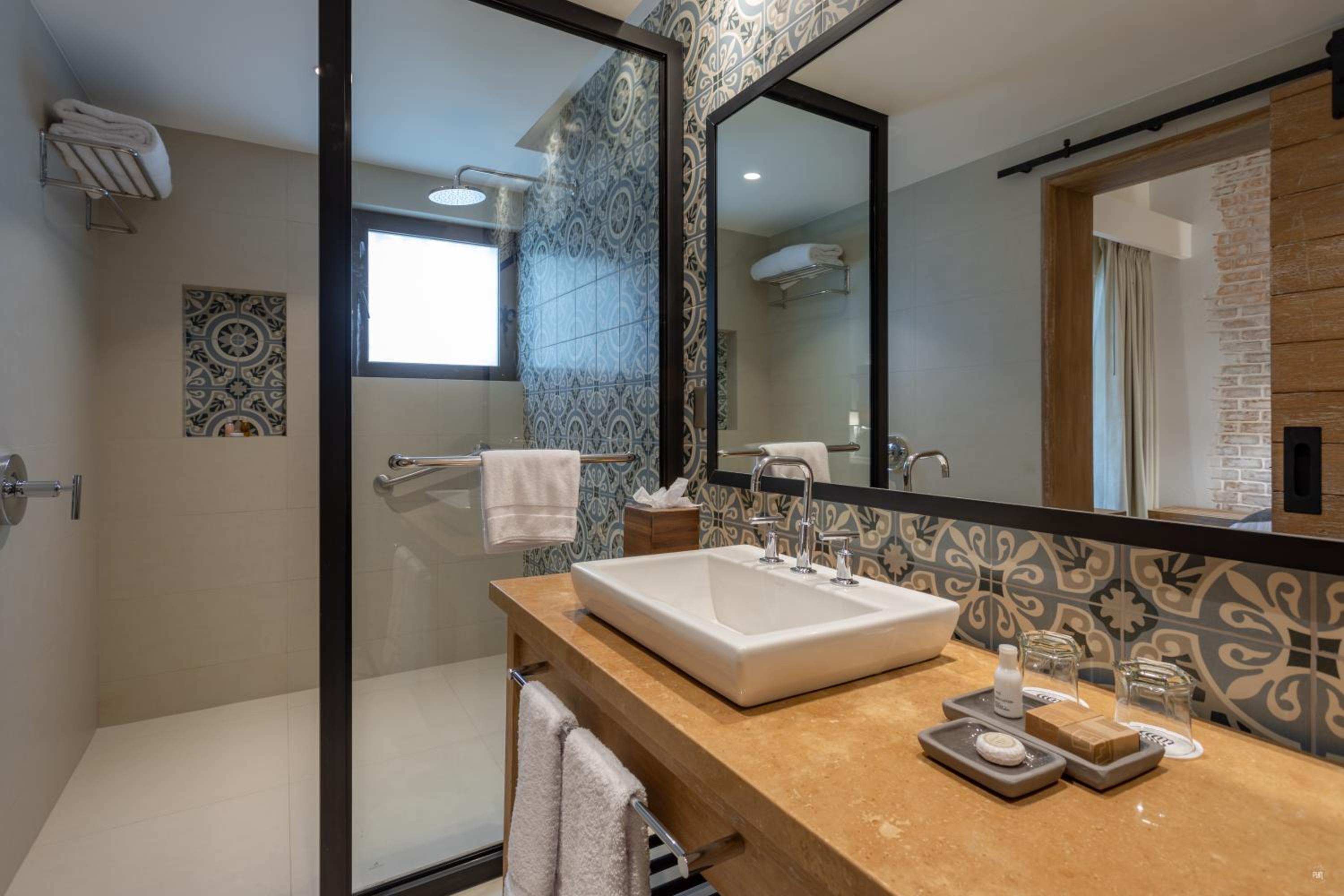 Superior Twin Room - Photo 9