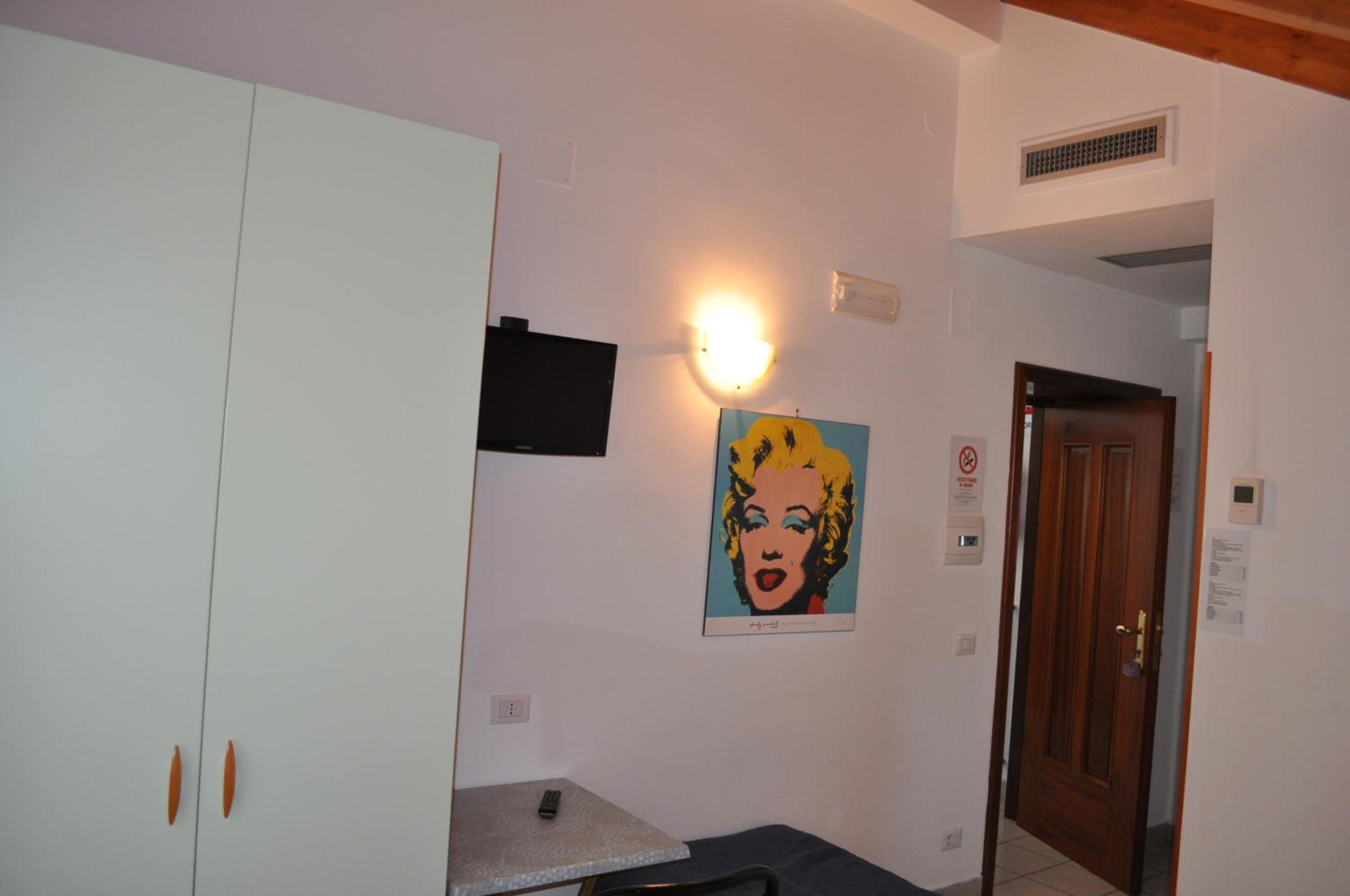 Triple Room - Photo 8