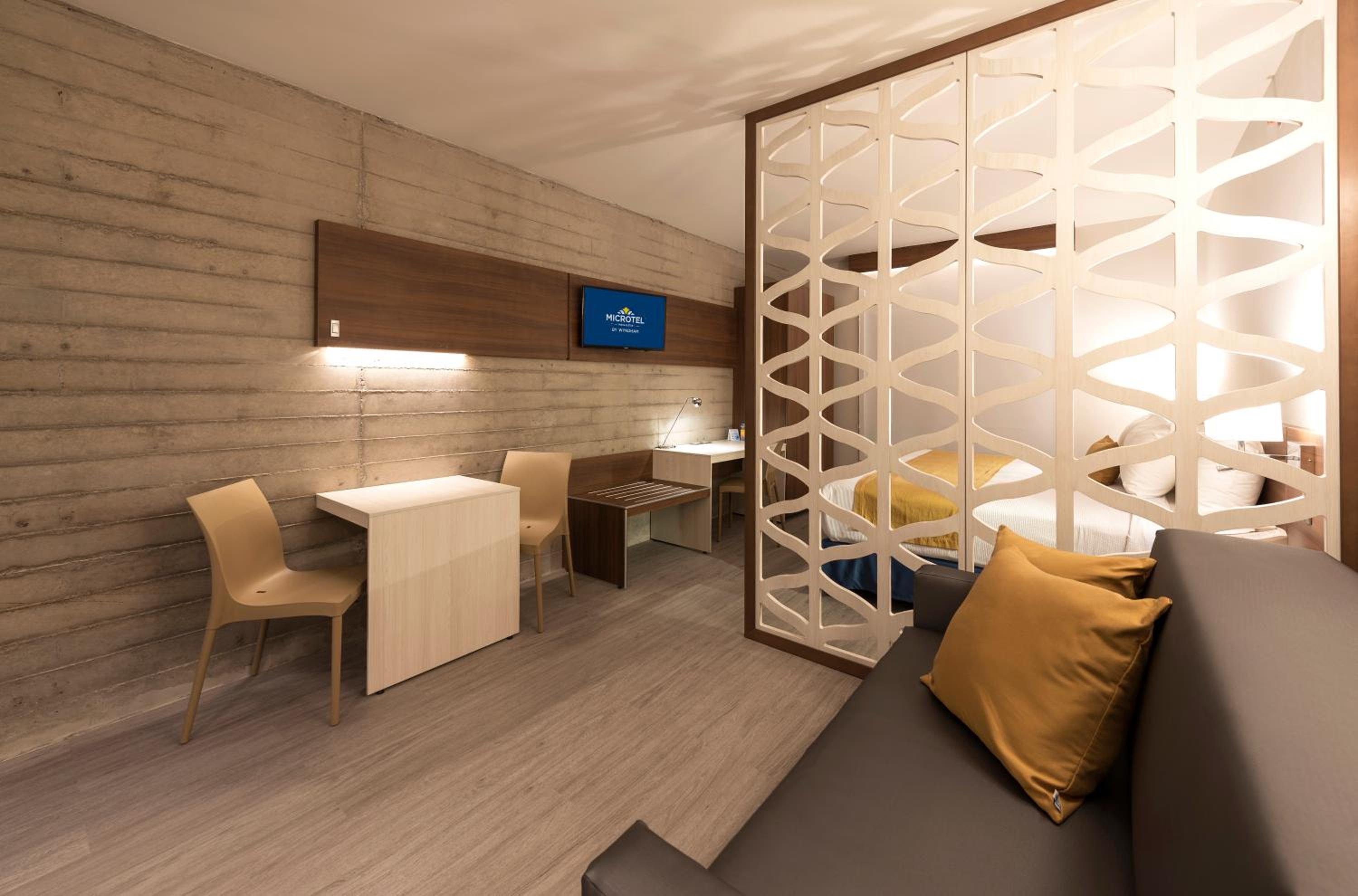 1 King Beds, Suite, Non-Smoking - Photo 4
