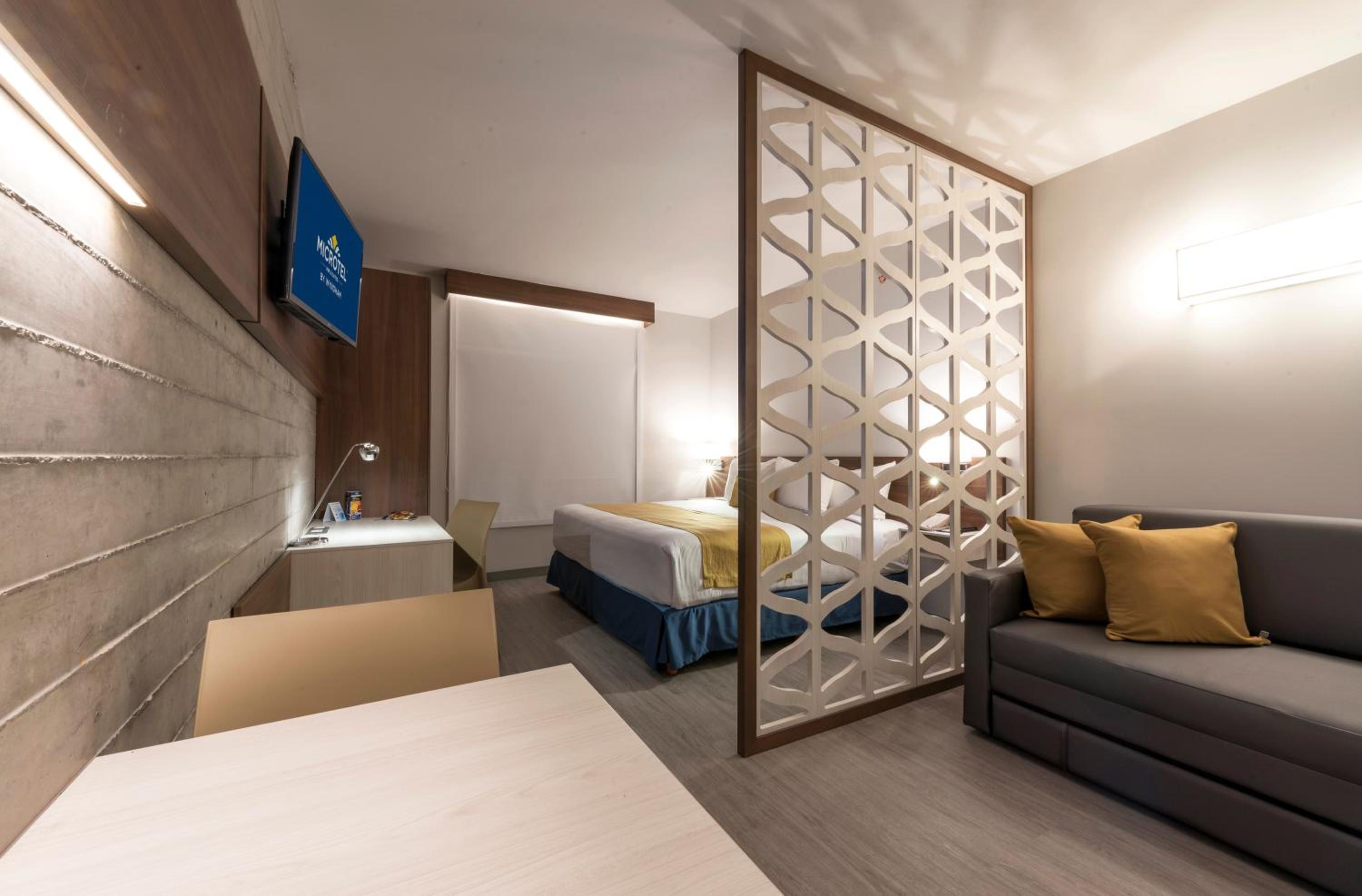 1 King Beds, Suite, Non-Smoking - Photo 1