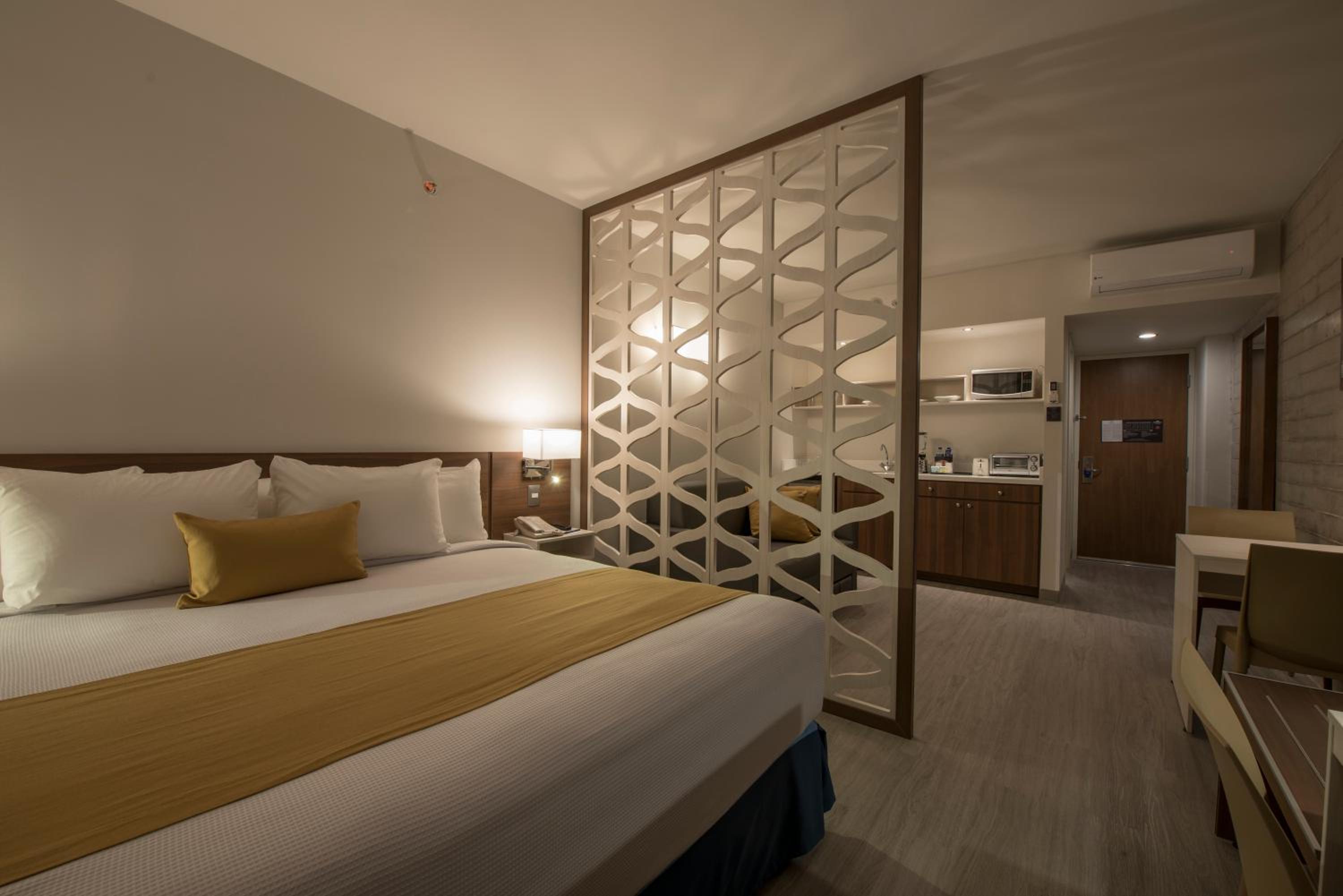 1 King Beds, Suite, Non-Smoking - Photo 5