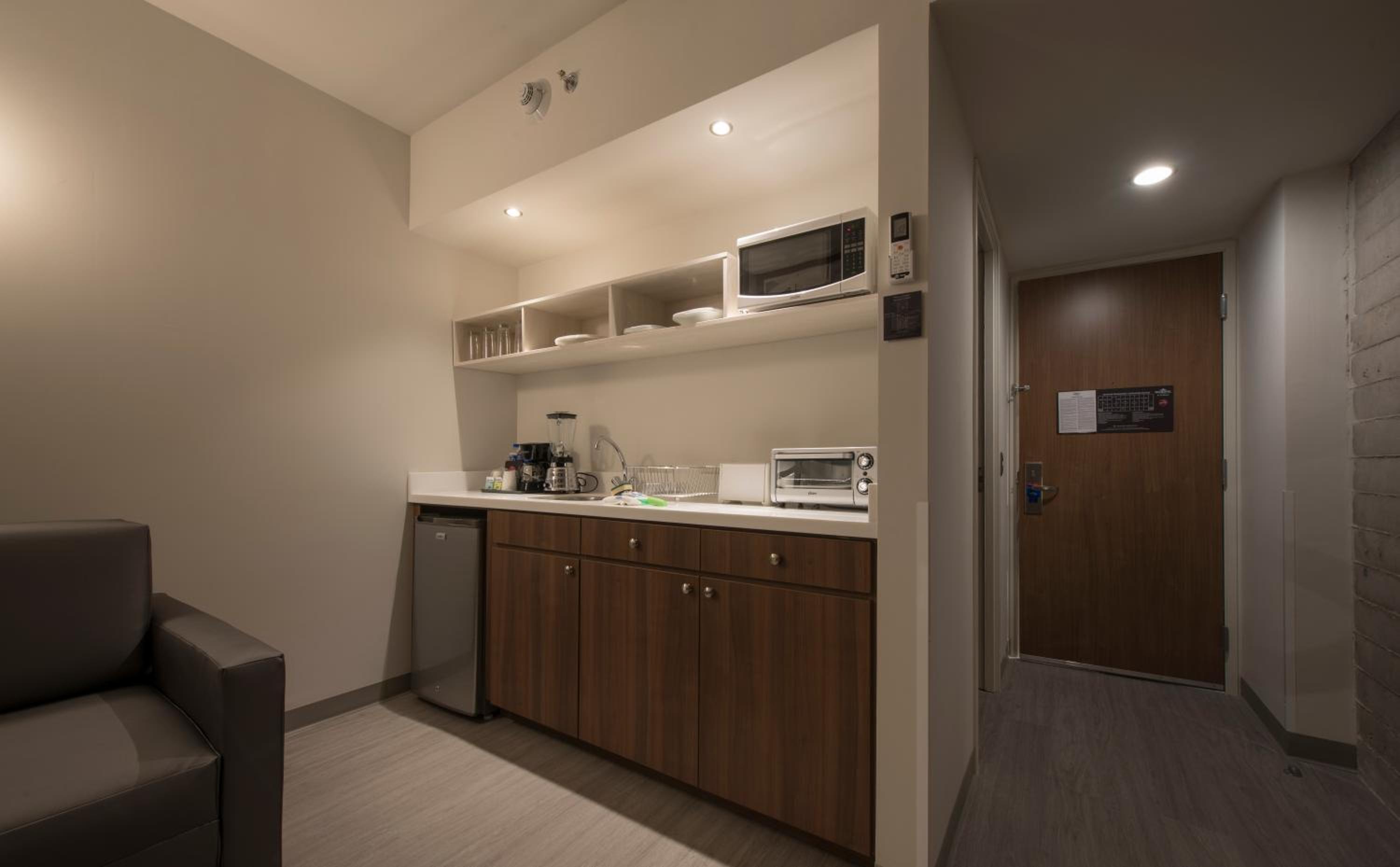 1 King Beds, Suite, Non-Smoking - Photo 6