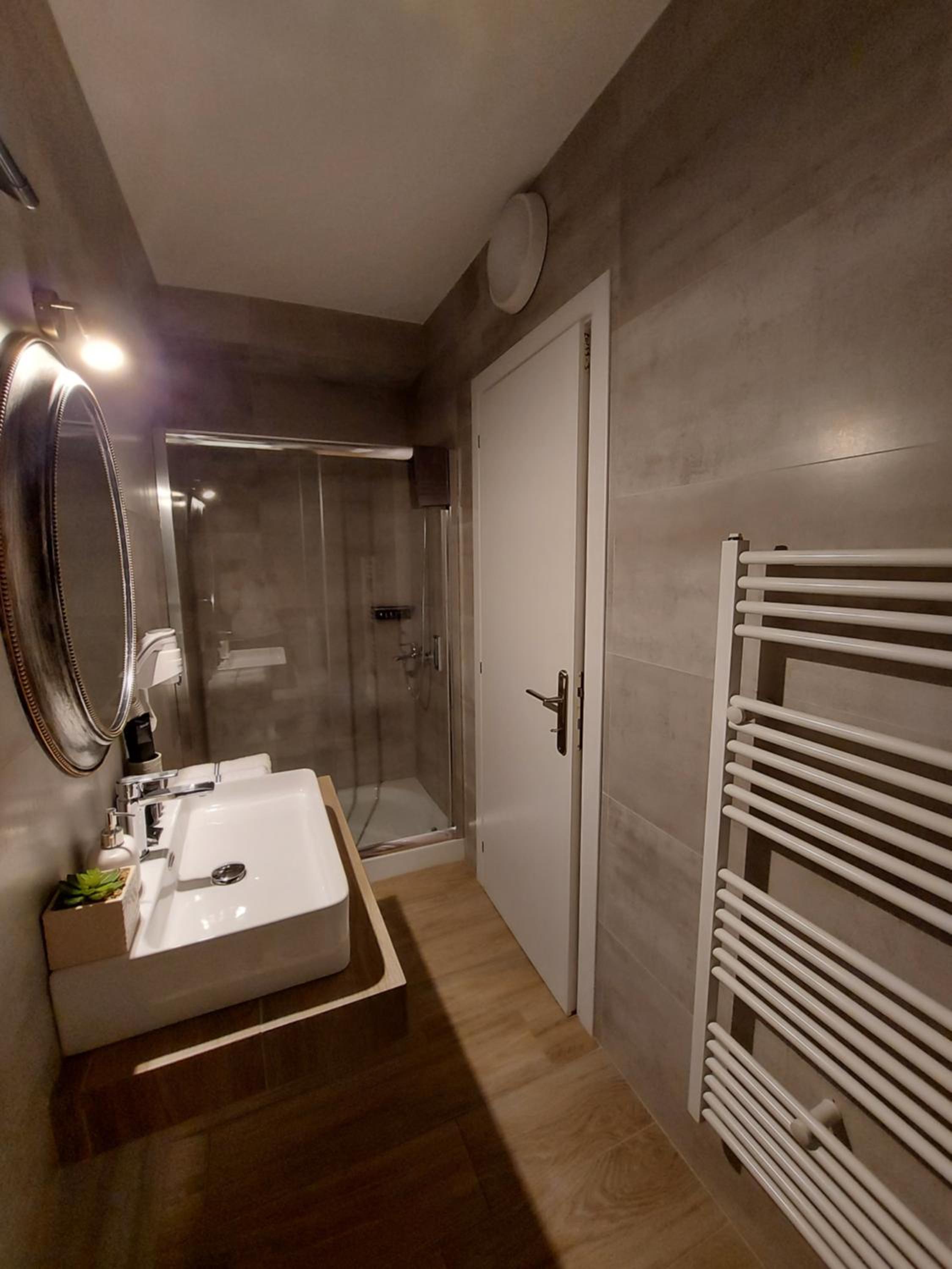 Two-Bedroom Apartment - Photo 9